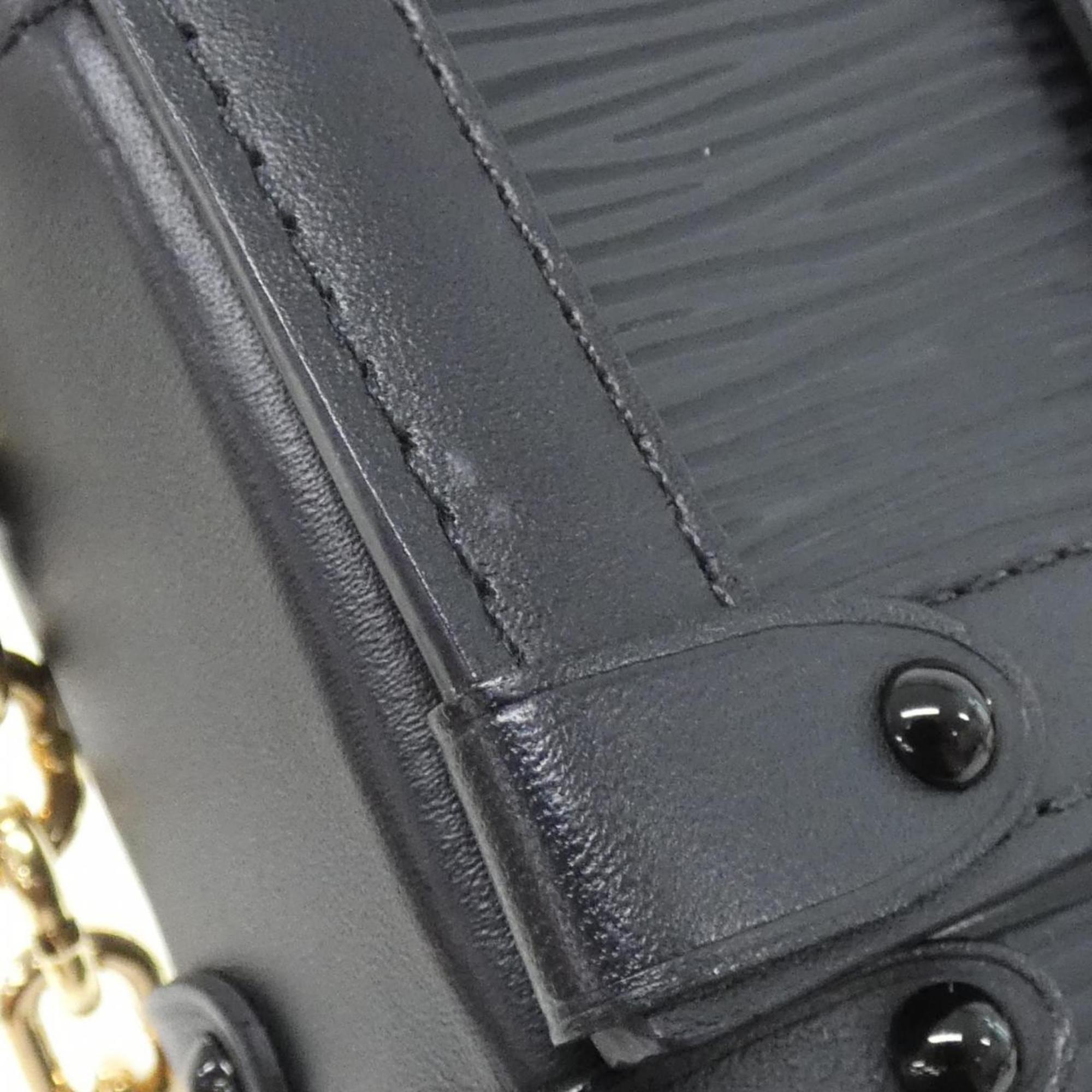 Louis Vuitton Gold Leather Pochette Shoulder Bag (Pre-Owned)