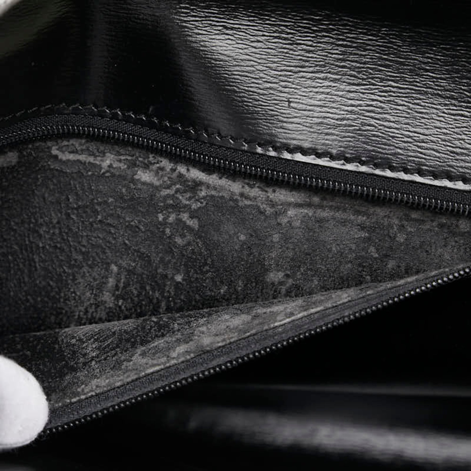 Louis Vuitton Epi Black Noir Leather Shoulder Bag (Pre-Owned)