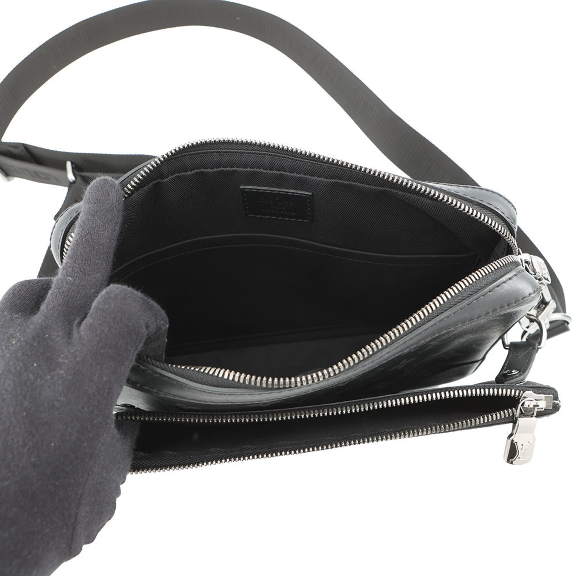 Louis Vuitton Black Monogram Eclipse Monogram Reverse Noir Monogram Eclipse Monogram Reverse Shoulder Bag (Pre-Owned)