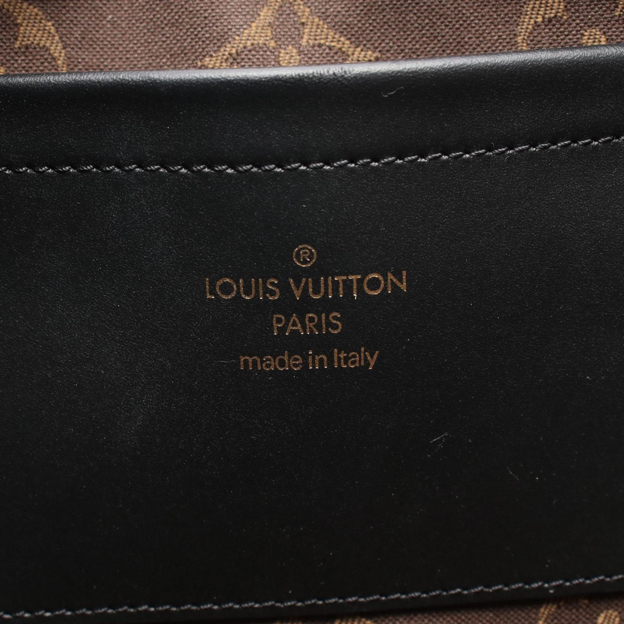 Louis Vuitton Black Leather Shoulder Bag (Pre-Owned)