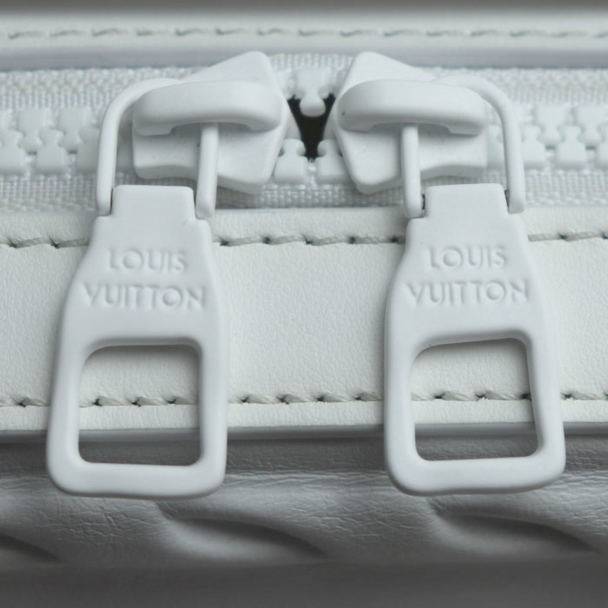 Louis Vuitton White Leather Shoulder Bag (Pre-Owned)