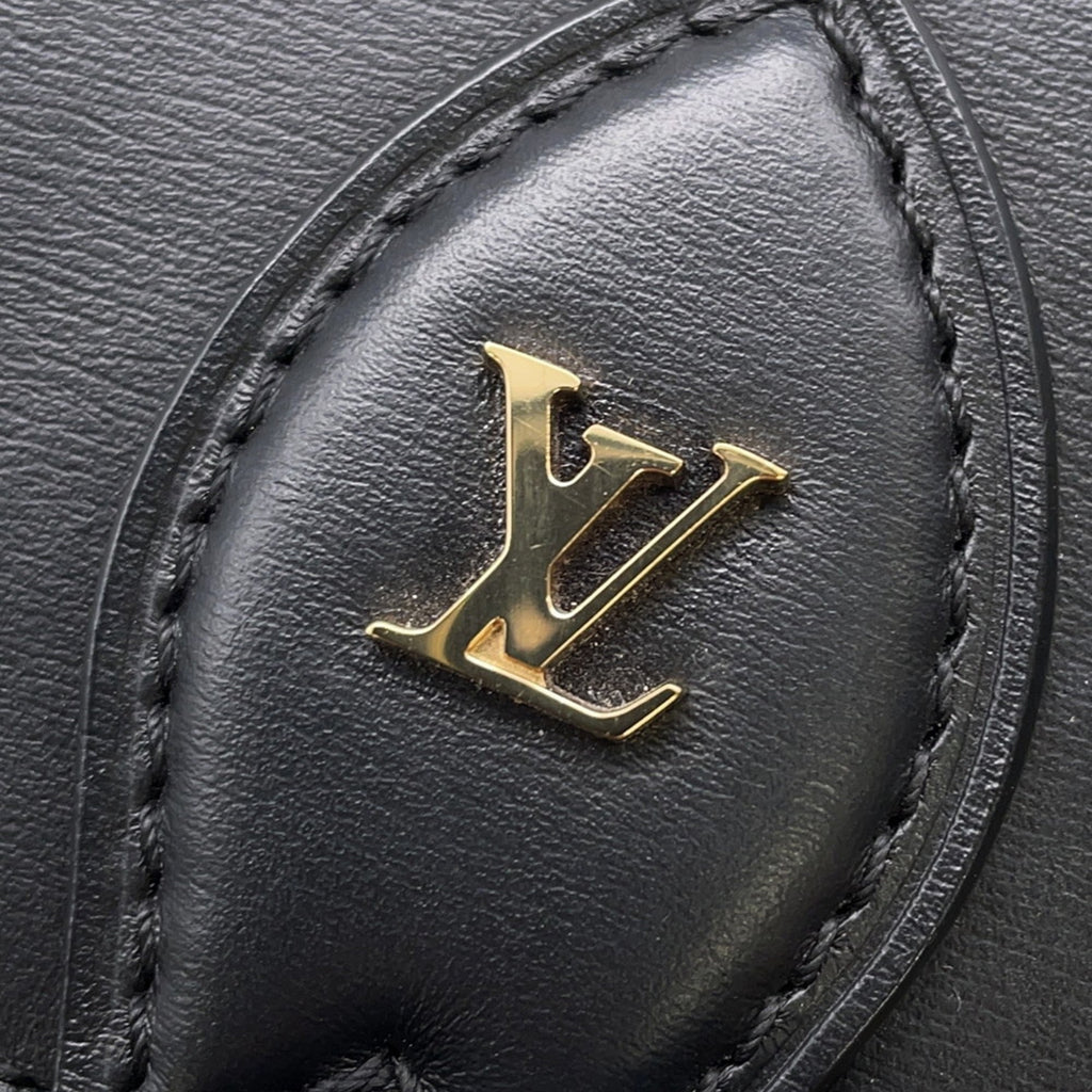 Louis Vuitton Noir Leather Shoulder Bag (Pre-Owned)