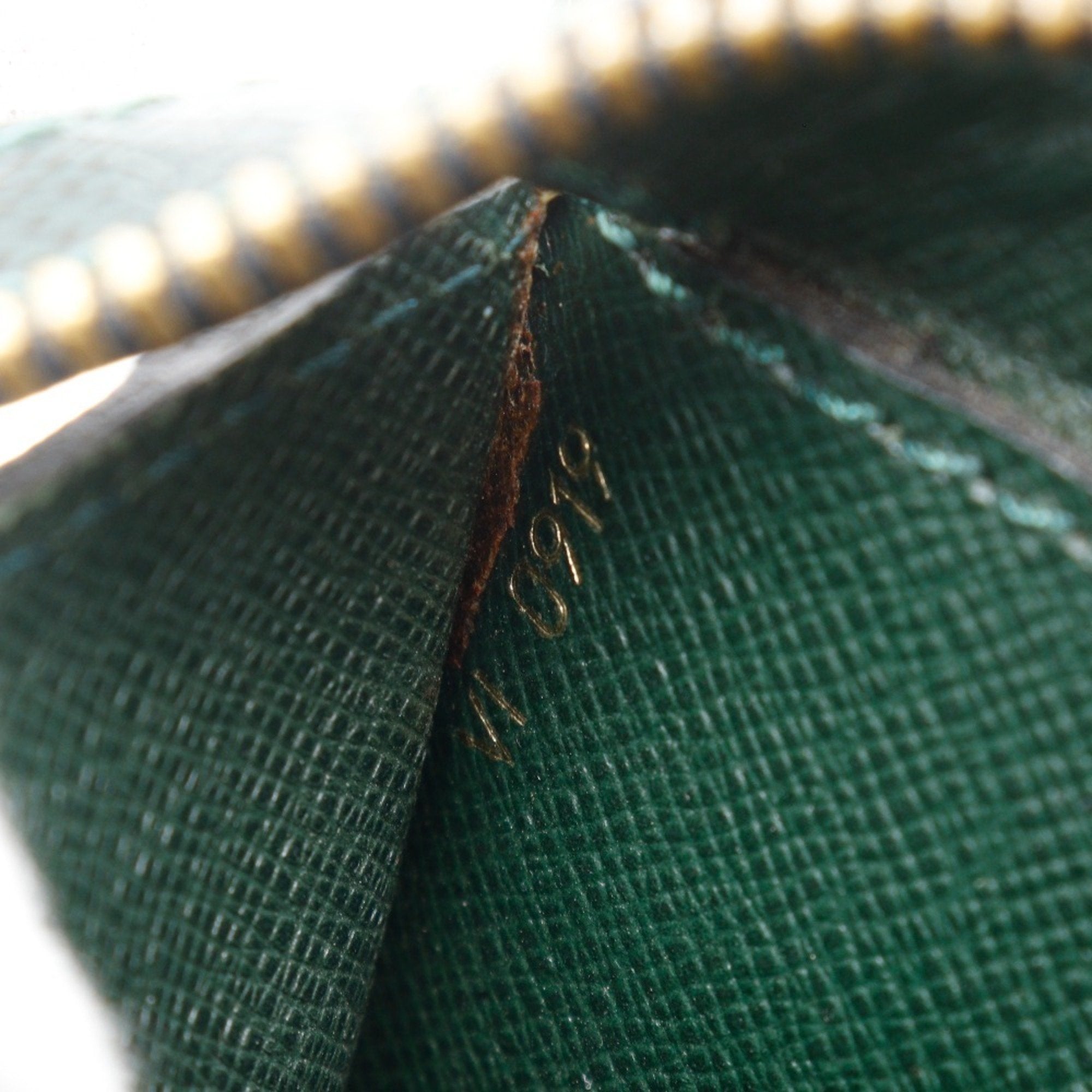 Louis Vuitton Episea Green Taiga Leather Briefcase (Pre-Owned)