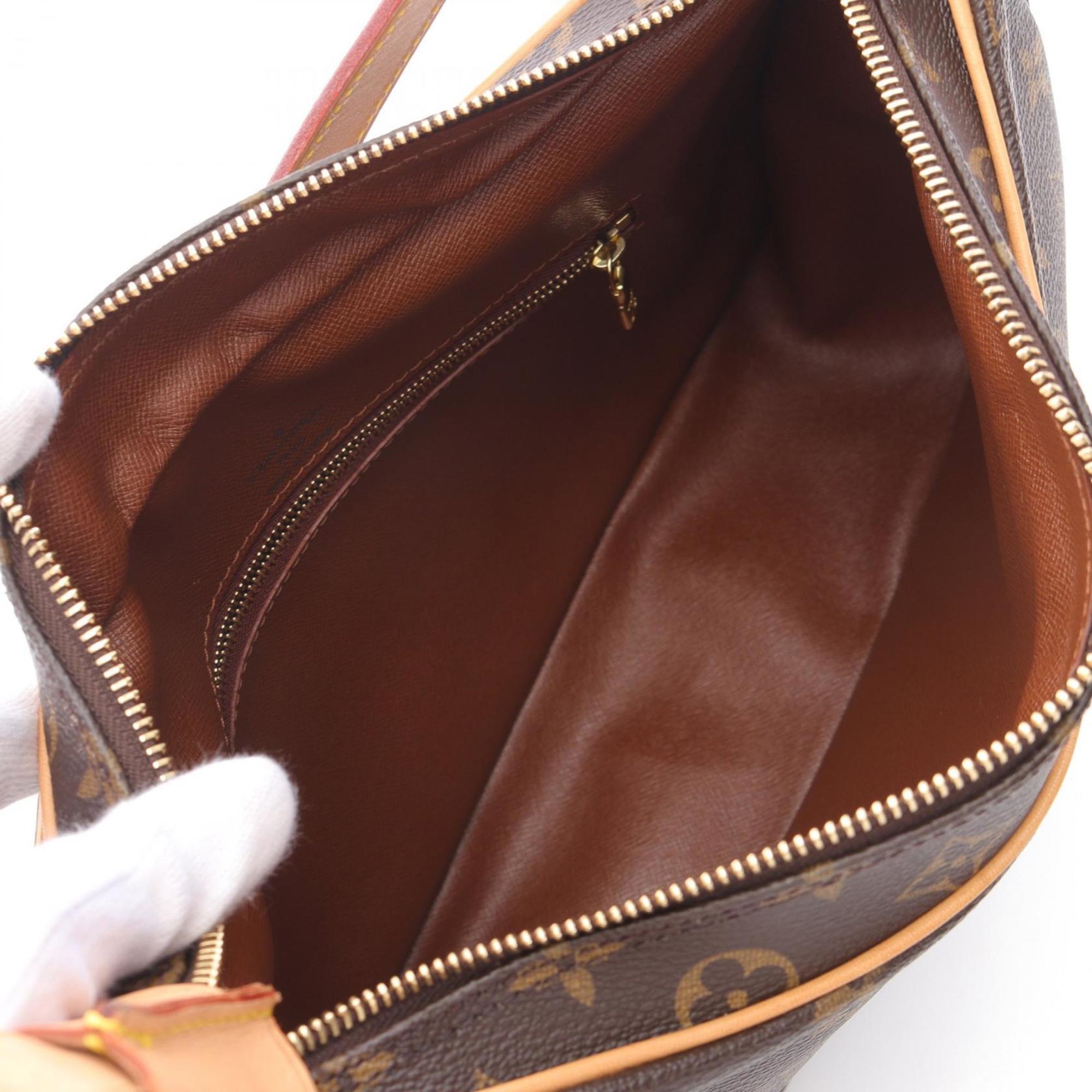 Louis Vuitton Brown Monogram Monogram Shoulder Bag (Pre-Owned)