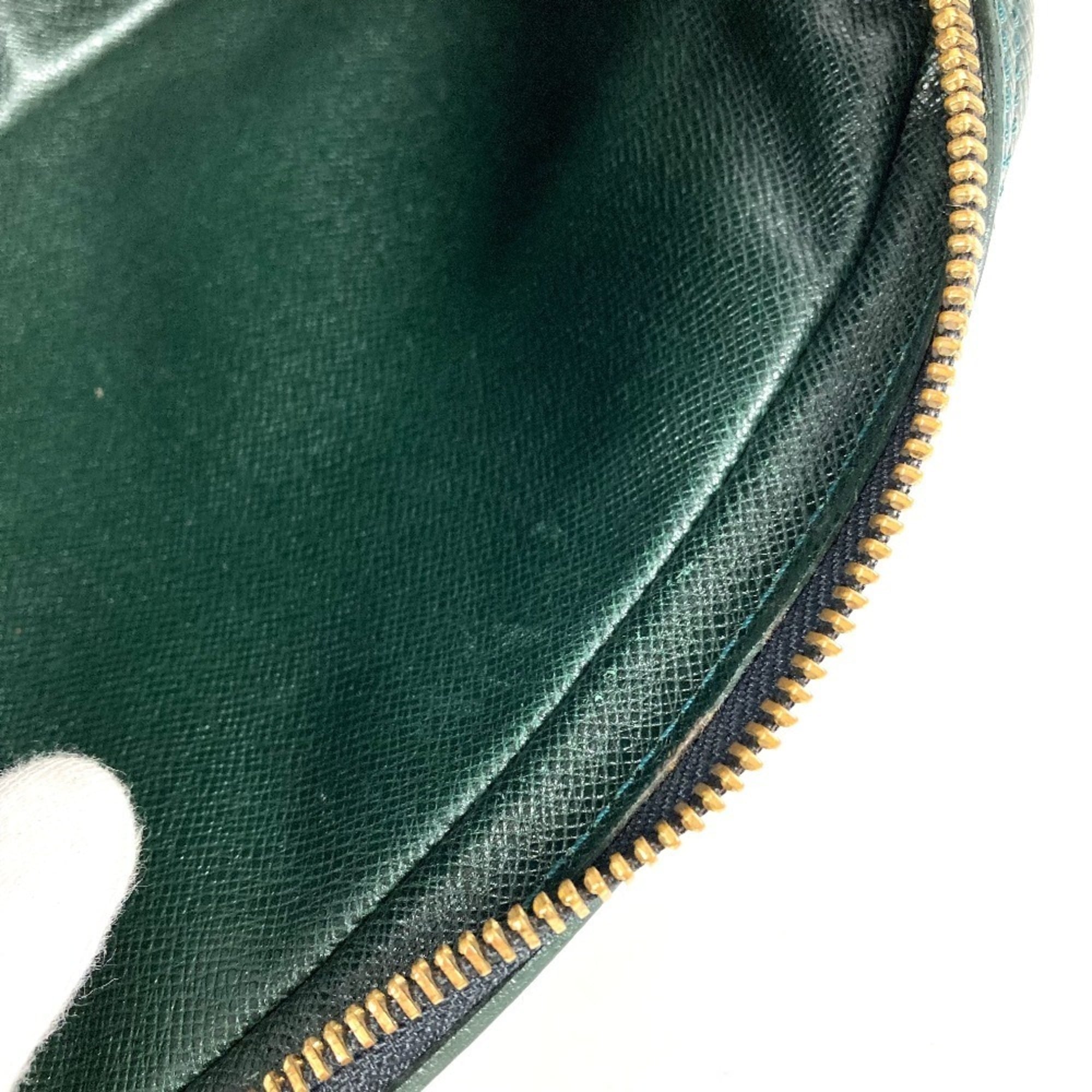 Louis Vuitton Taiga Episea Green Taiga Leather Clutch Bag (Pre-Owned)