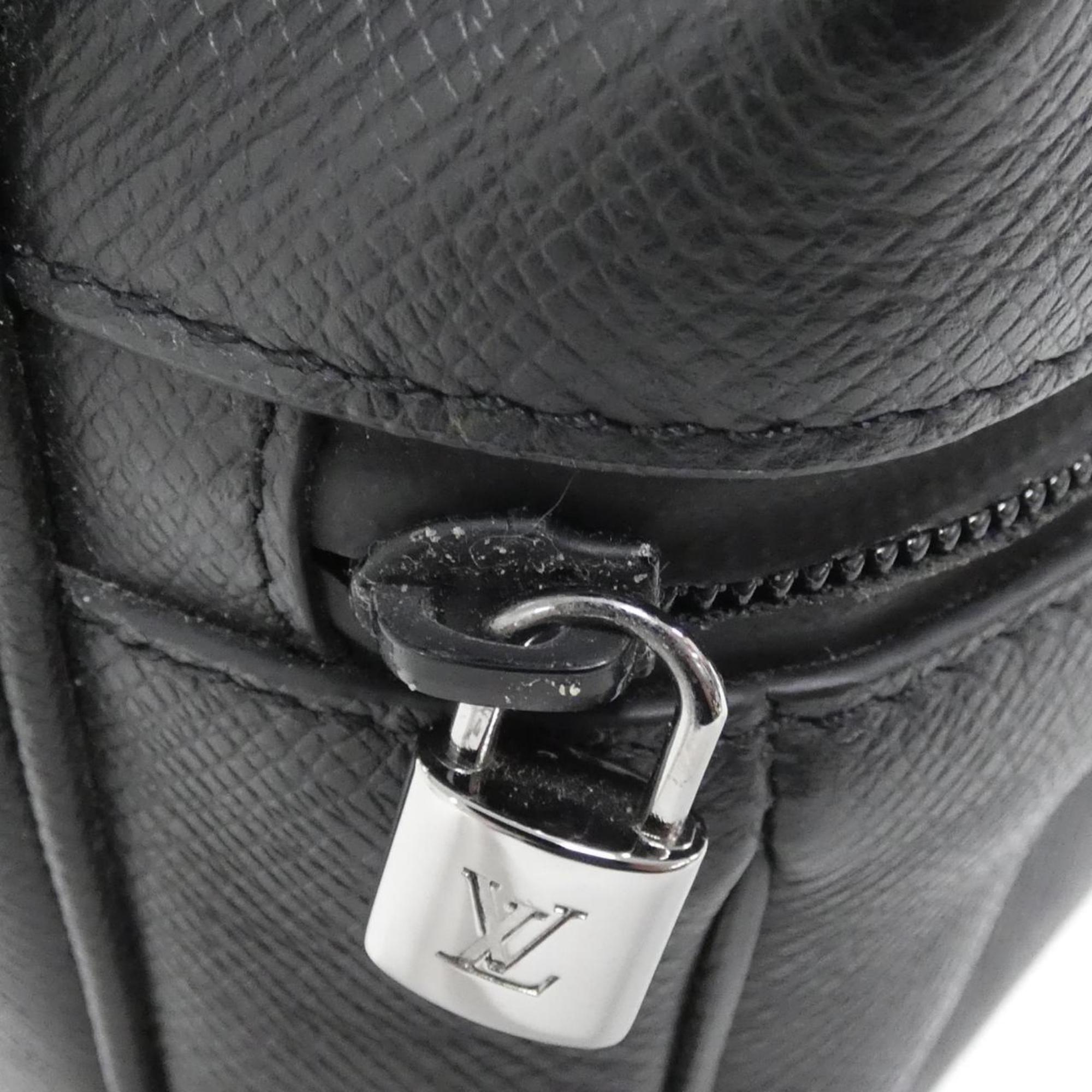 Louis Vuitton Black Leather Shoulder Bag (Pre-Owned)