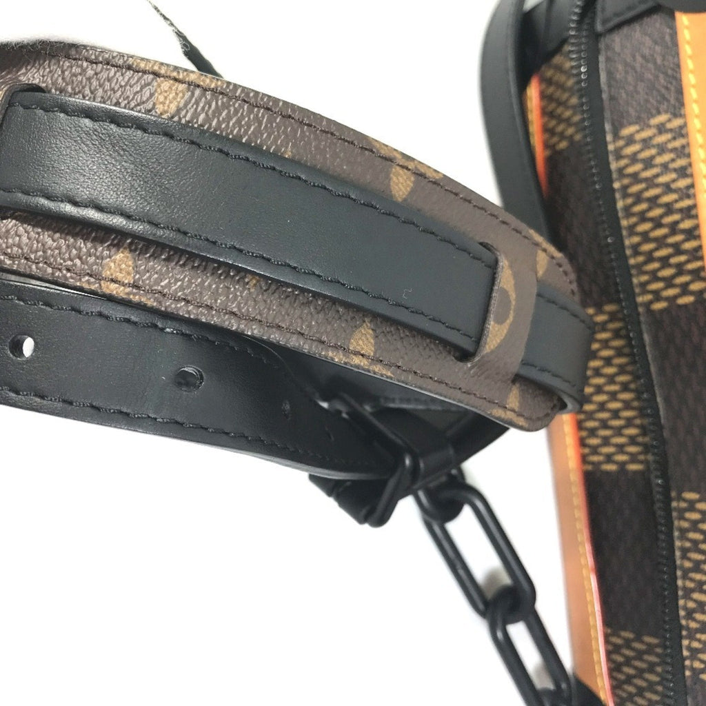 Louis Vuitton Brown Pochette Shoulder Bag (Pre-Owned)