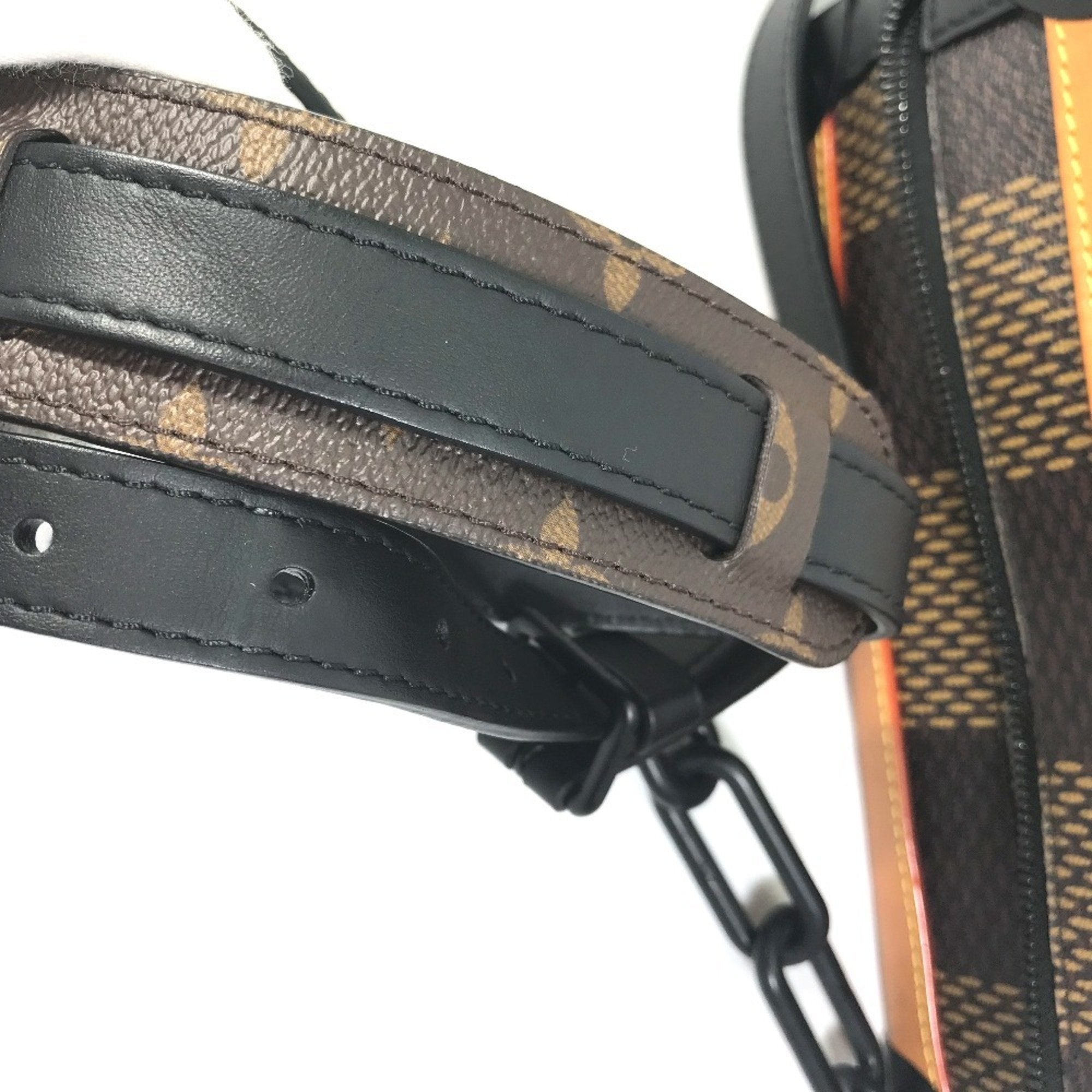 Louis Vuitton Brown Pochette Shoulder Bag (Pre-Owned)