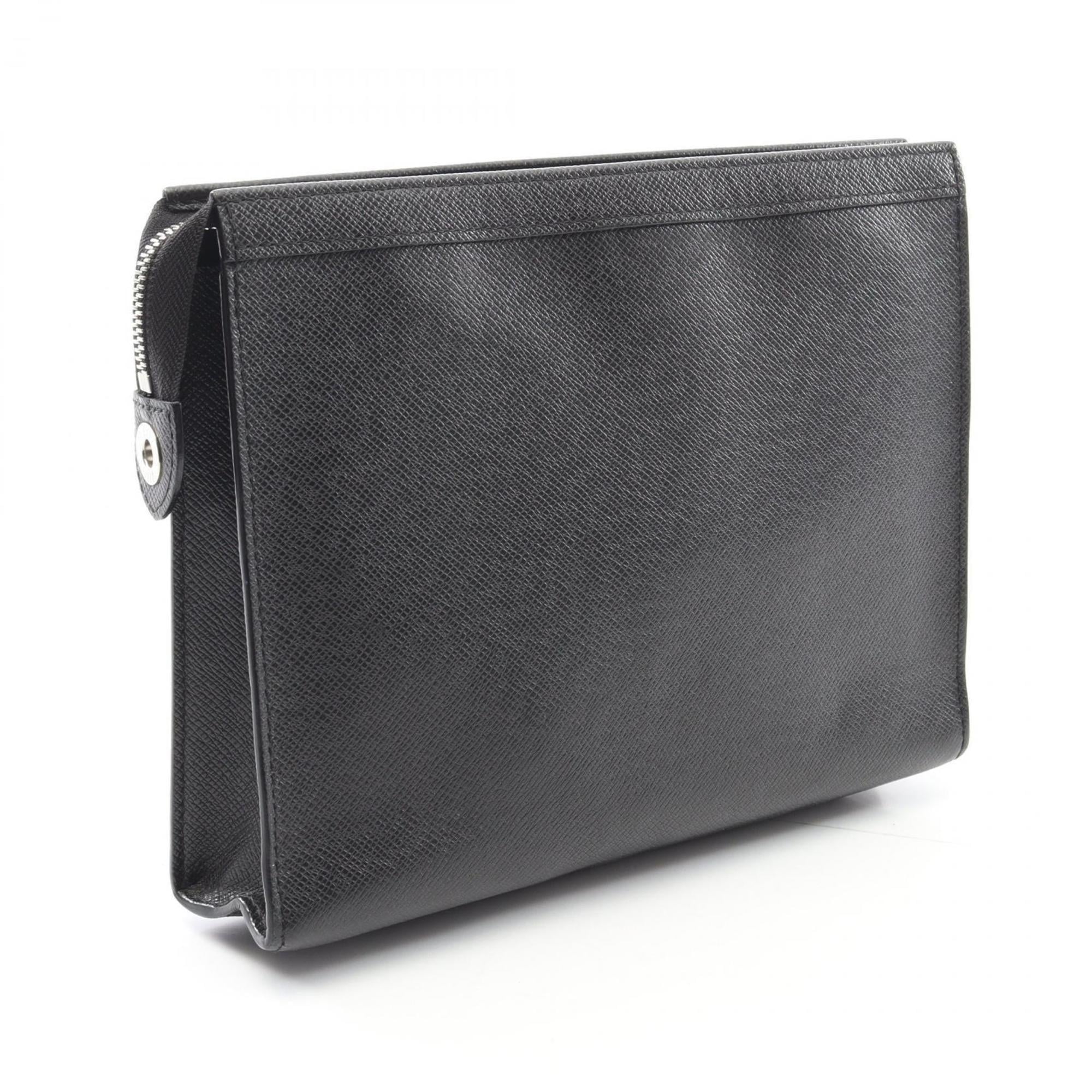 Louis Vuitton Taiga Black Taiga Leather Clutch Bag Pochette (Pre-Owned)