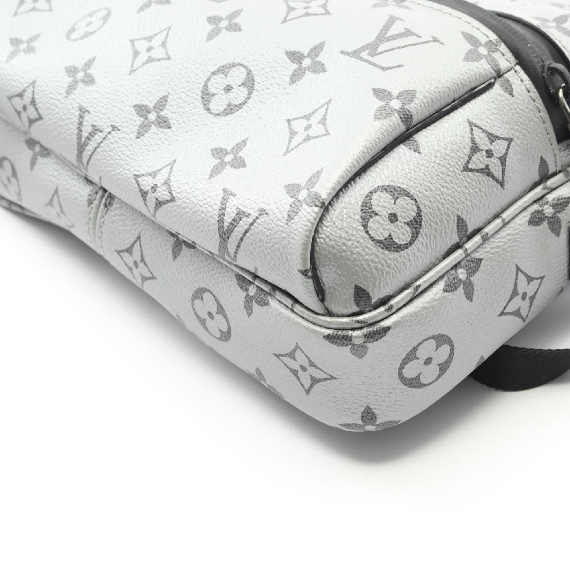 Louis Vuitton Silver Coated Canvas Shoulder Bag (Pre-Owned)