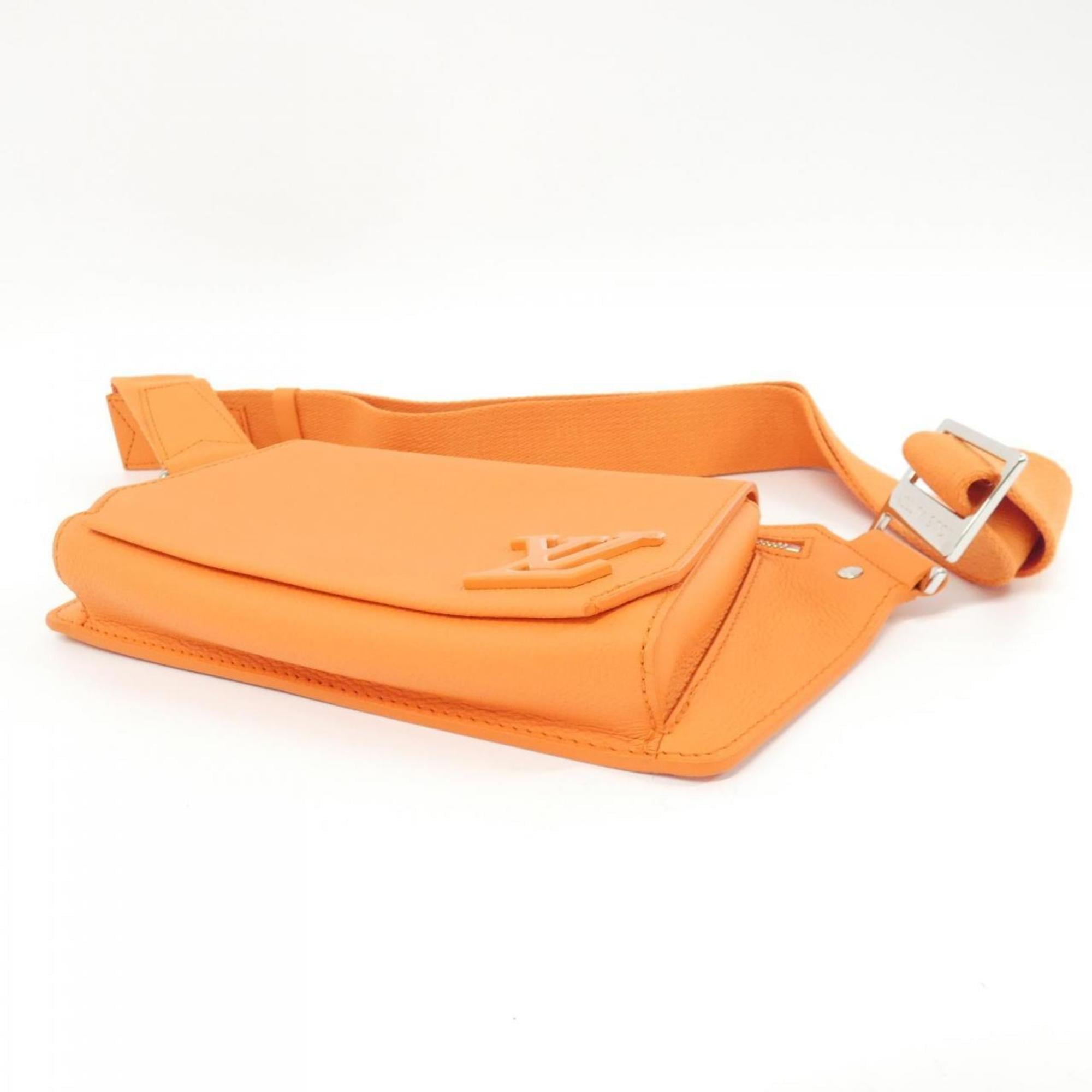 Louis Vuitton Orange Leather Shoulder Bag (Pre-Owned)