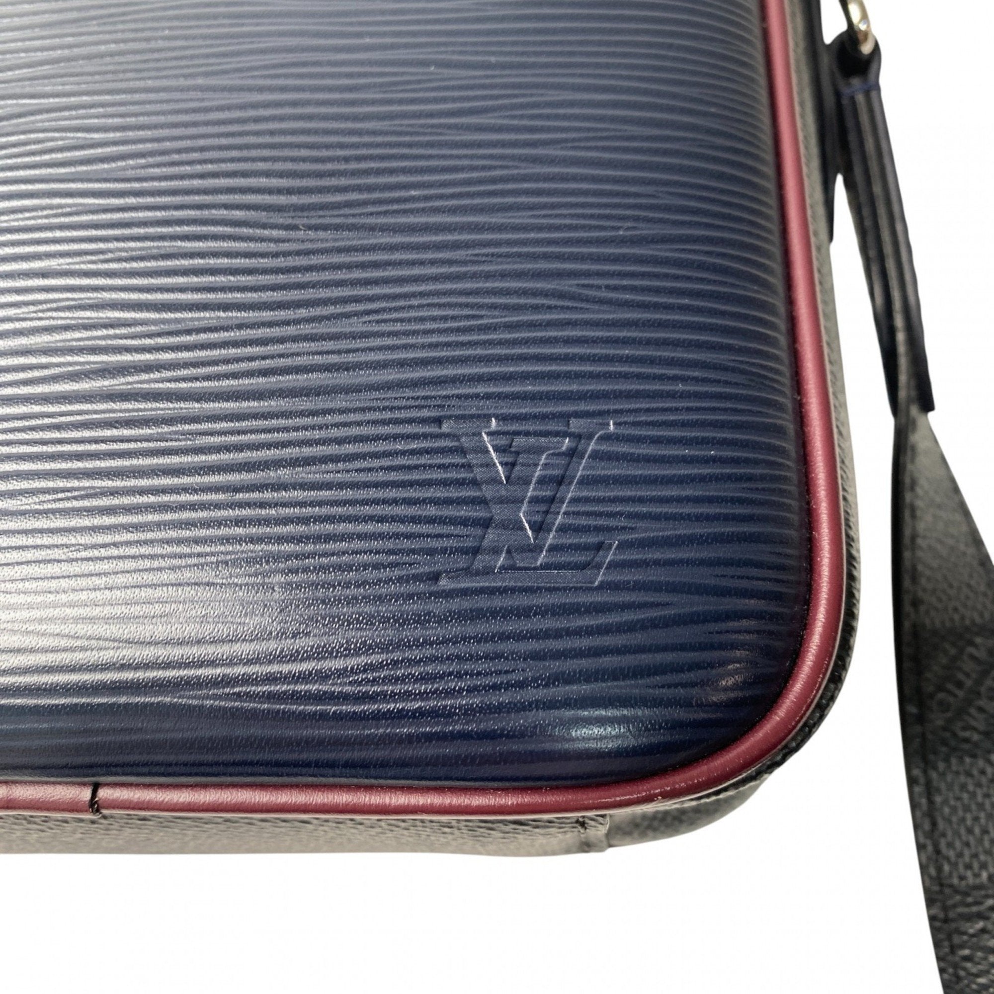 Louis Vuitton Multi-Color Leather Pochette Shoulder Bag (Pre-Owned)