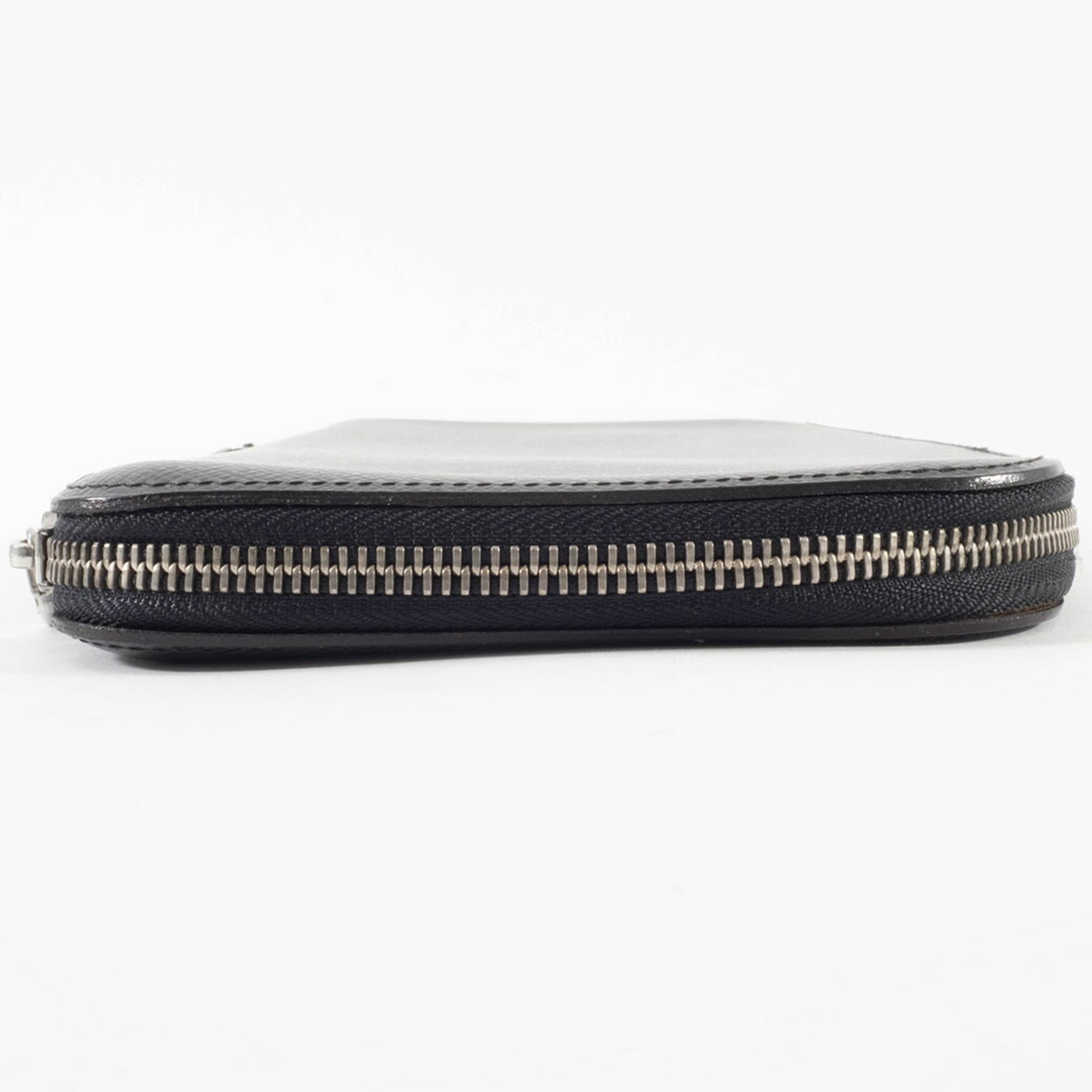 Louis Vuitton Black Taiga Leather Leather Long Bill Wallet (Bi-Fold) (Pre-Owned)