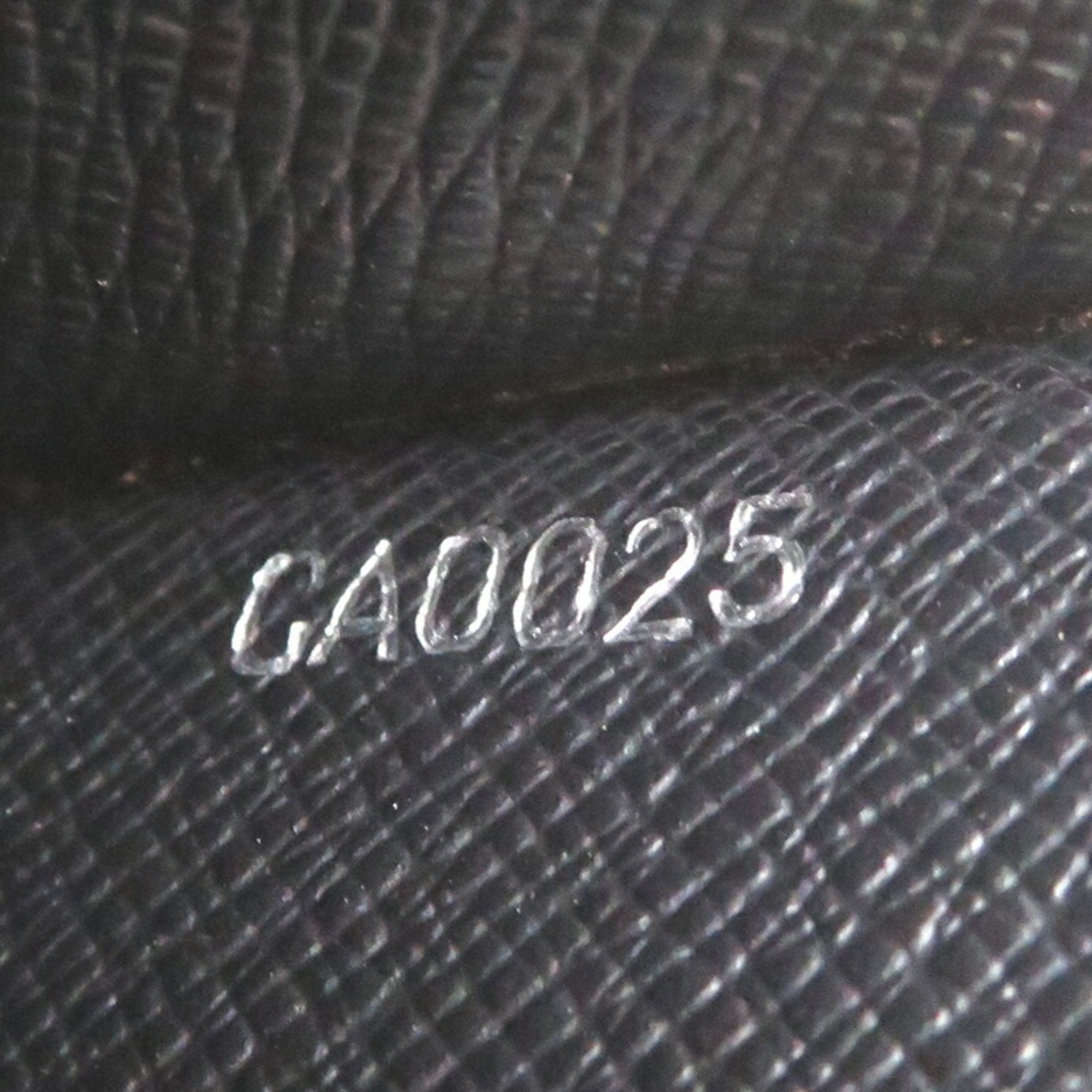 Louis Vuitton Taiga Ardoise Black Galle Taiga Leather Clutch Bag (Pre-Owned)