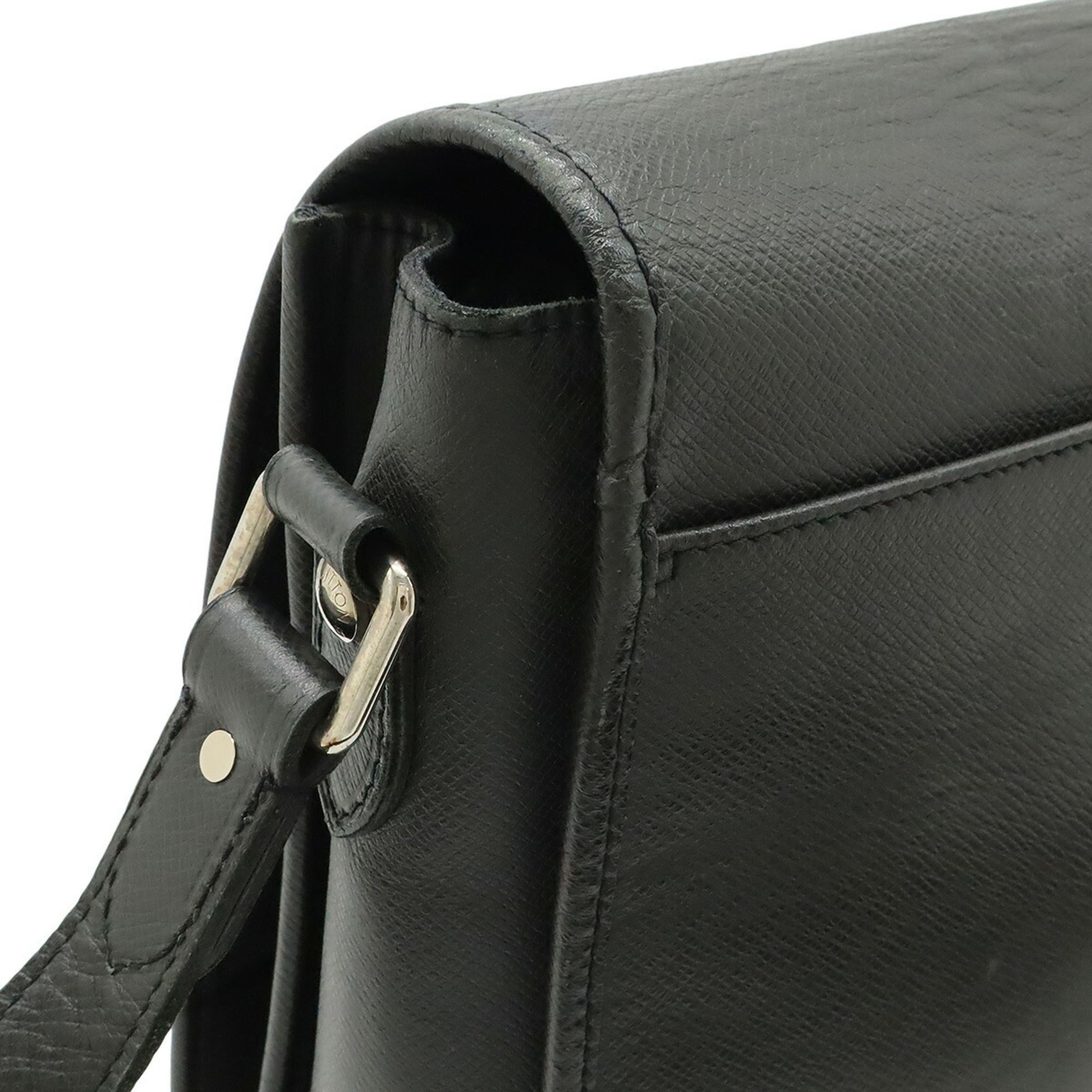 Louis Vuitton Ardoise Black Taiga Leather Shoulder Bag (Pre-Owned)