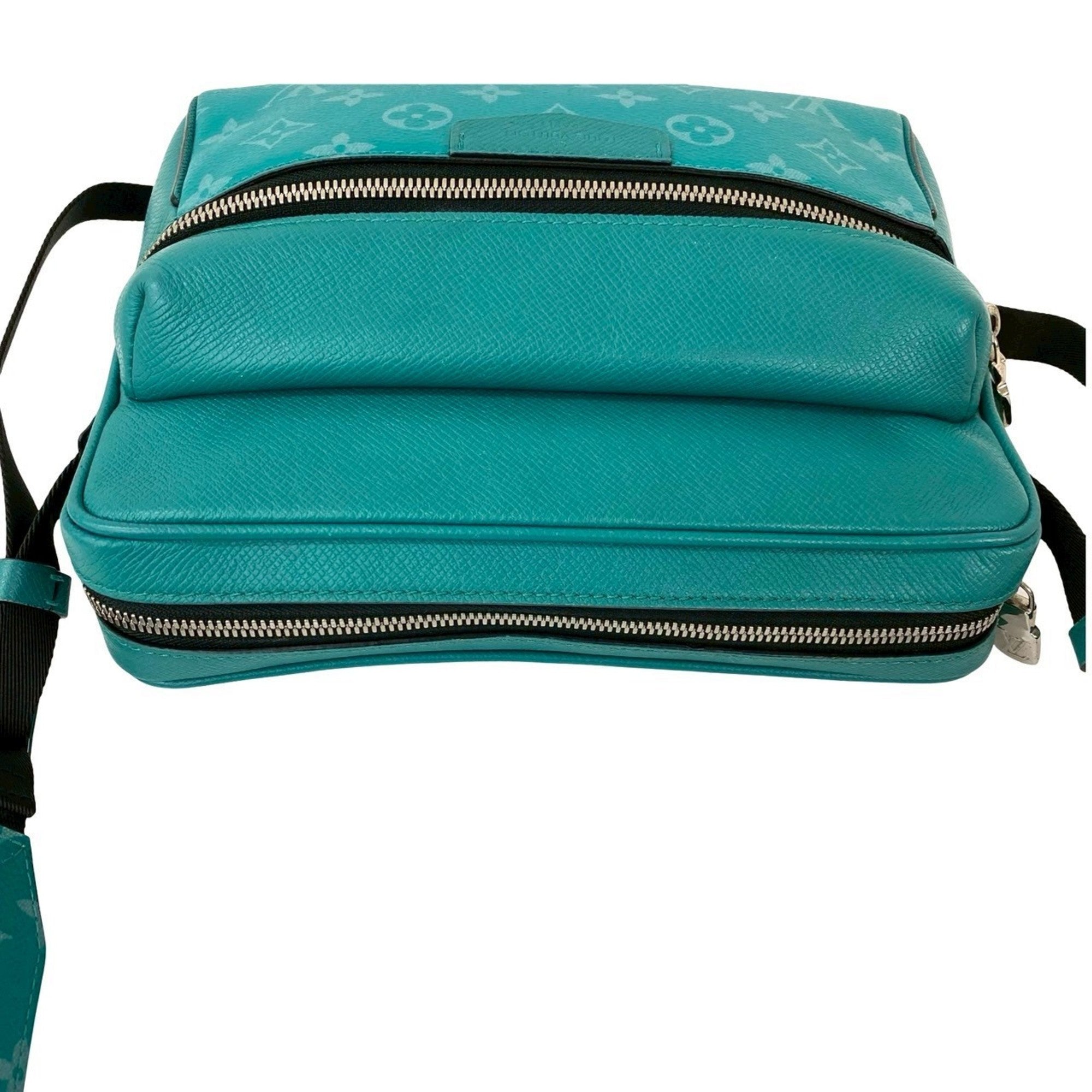 Louis Vuitton Green Leather Shoulder Bag (Pre-Owned)