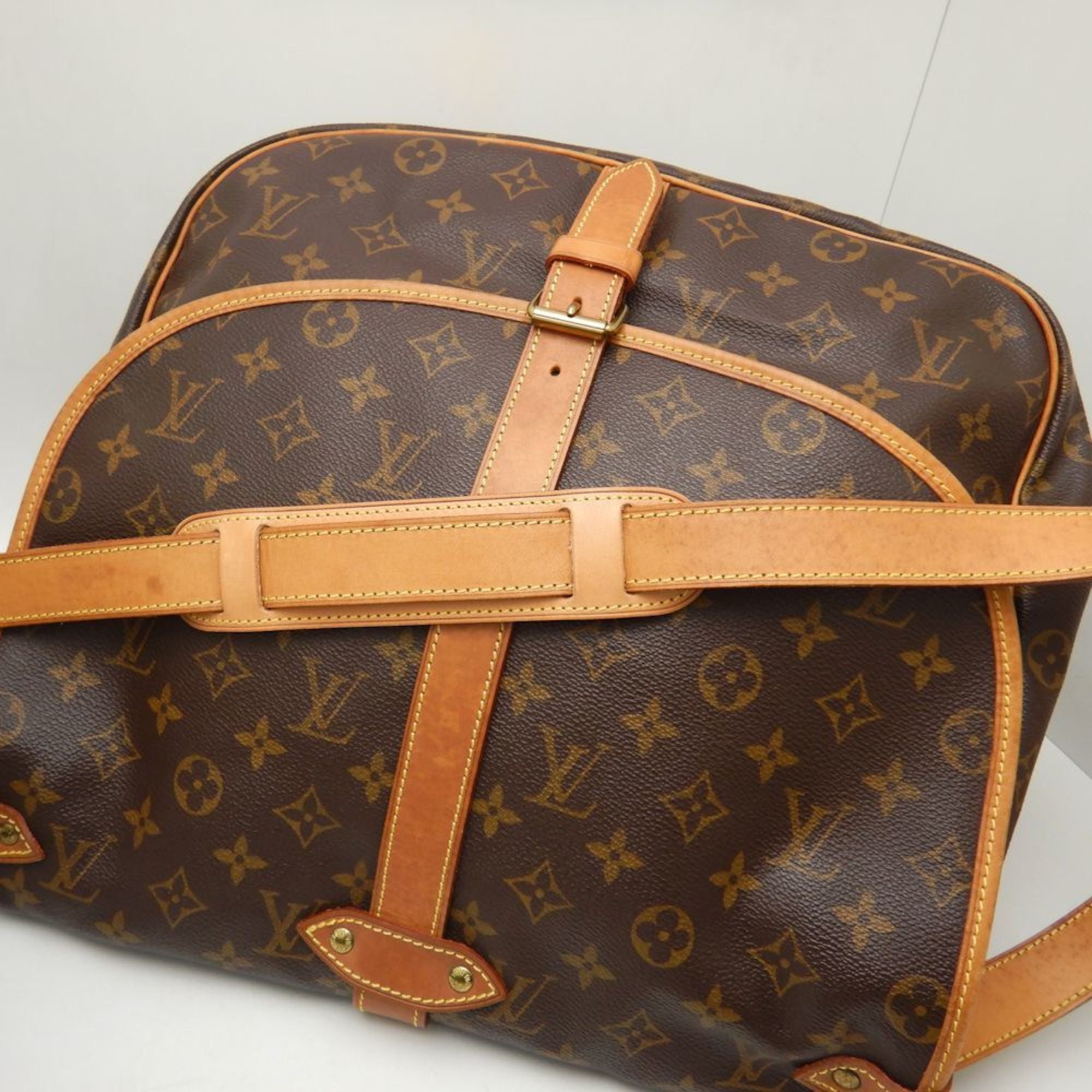 Louis Vuitton Brown Monogram Monogram Shoulder Bag (Pre-Owned)