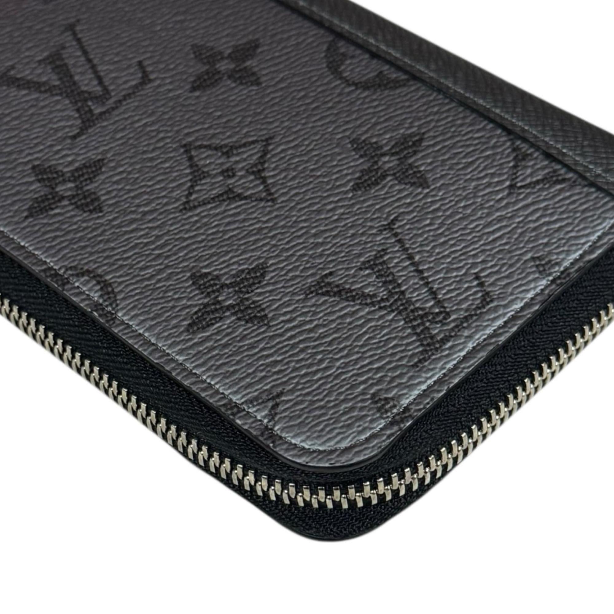 Louis Vuitton Silver Taiga Leather Leather Long Wallet (Bi-Fold) (Pre-Owned)