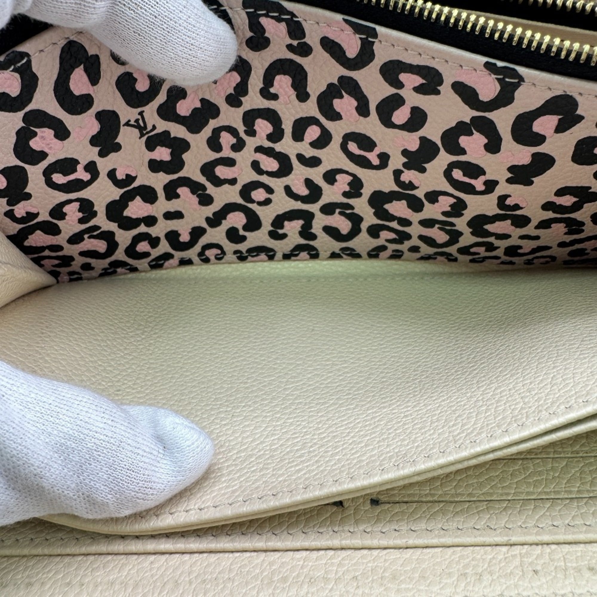 Louis Vuitton Beige Leather Long Wallet (Bi-Fold) (Pre-Owned)