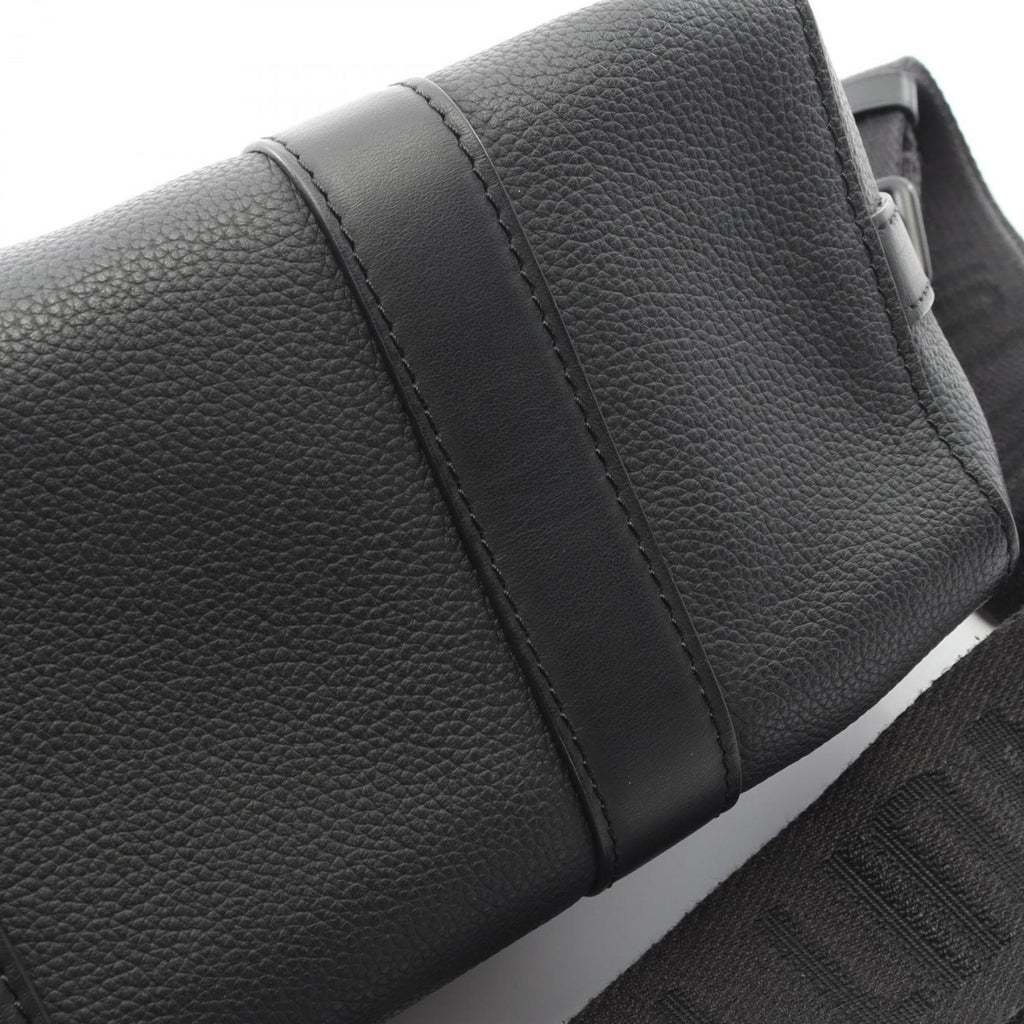 Louis Vuitton Black Leather Shoulder Bag (Pre-Owned)