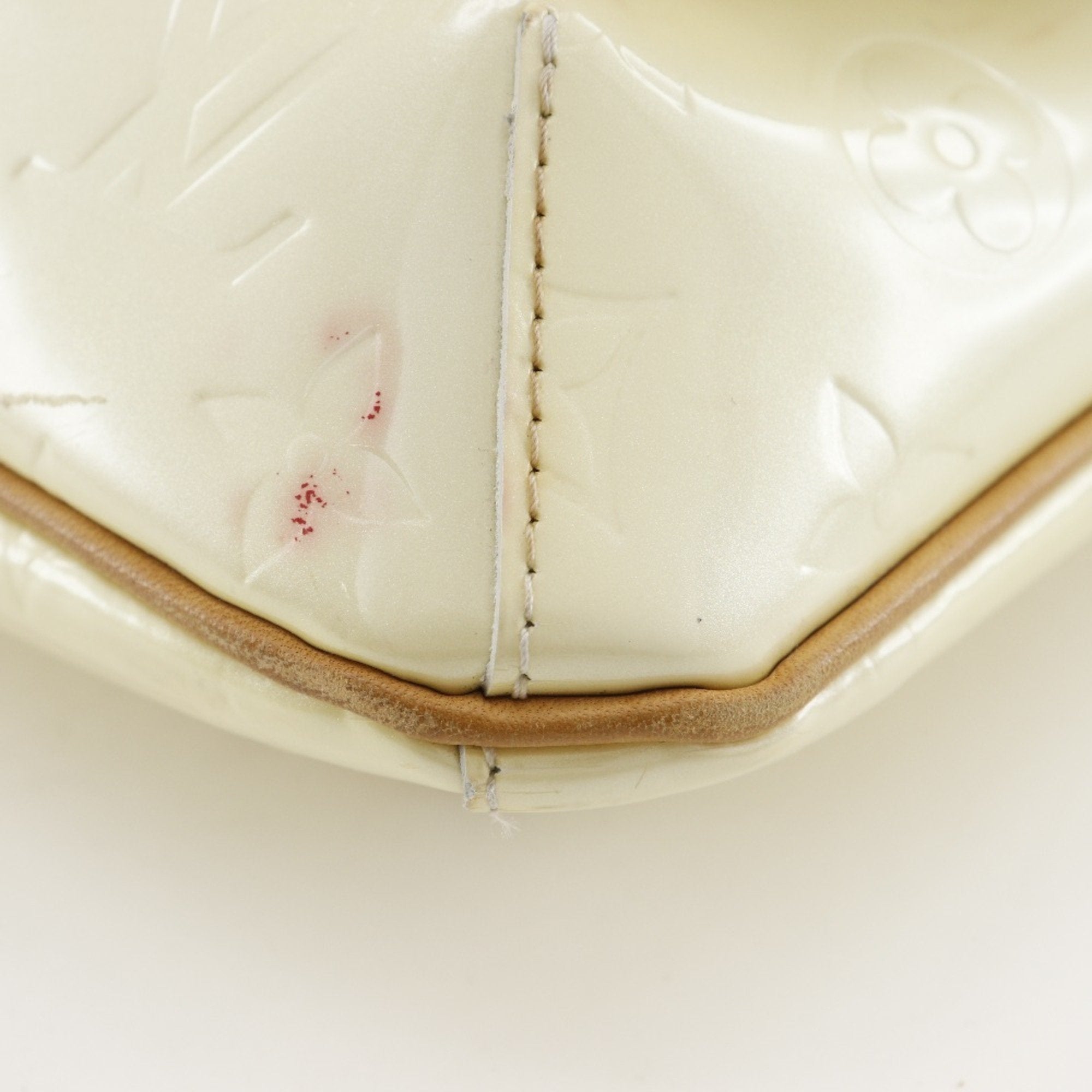 Louis Vuitton Off-White Pearl Monogram Vernis Shoulder Bag (Pre-Owned)