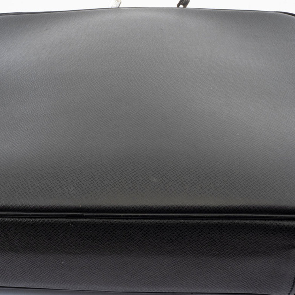 Louis Vuitton Ardoise Taiga Leather Shoulder Bag (Pre-Owned)
