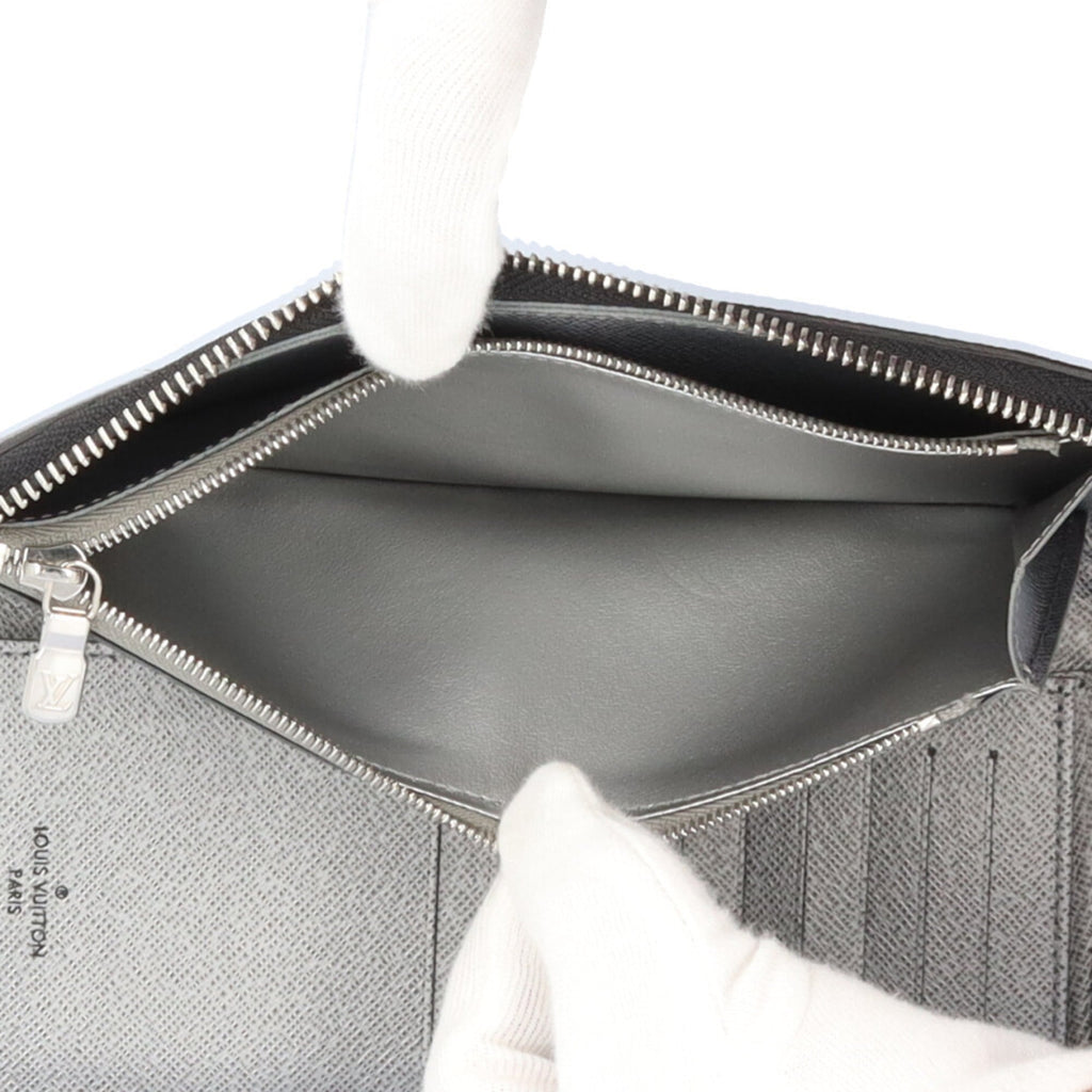 Louis Vuitton Silver Taiga Leather Leather Long Wallet (Bi-Fold) (Pre-Owned)