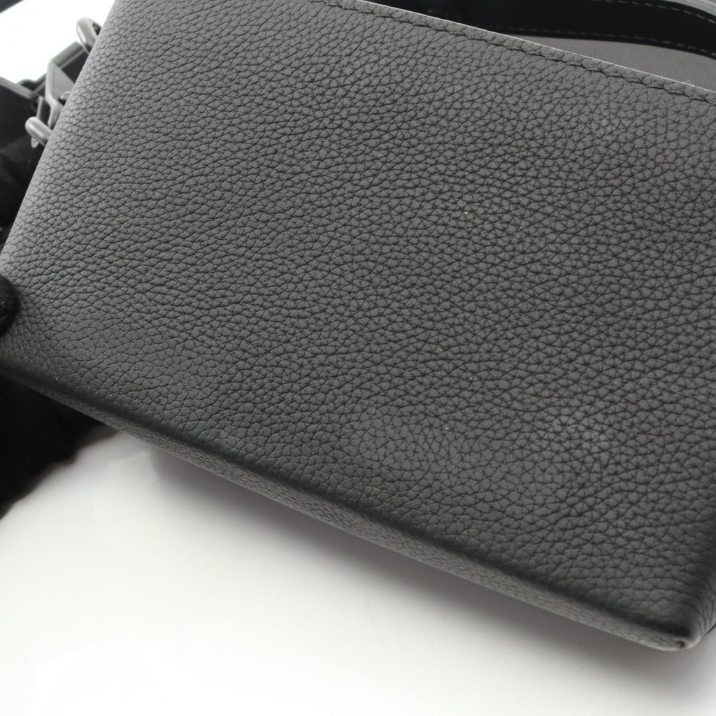 Louis Vuitton Black Leather Shoulder Bag (Pre-Owned)