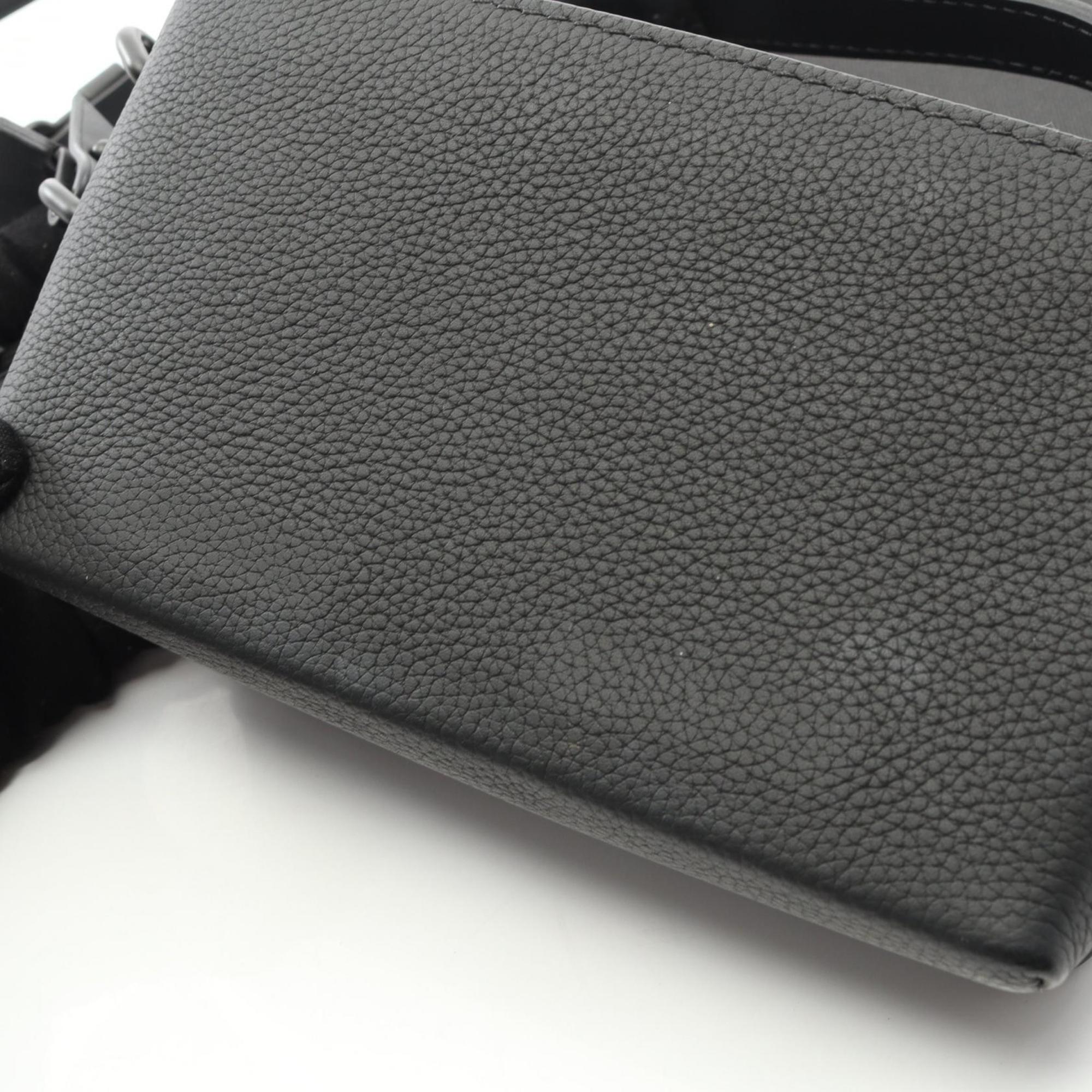 Louis Vuitton Black Leather Shoulder Bag (Pre-Owned)