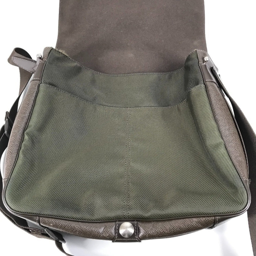 Louis Vuitton Brown Grizzly Taiga Leather Messenger Bag Shoulder Bag (Pre-Owned)