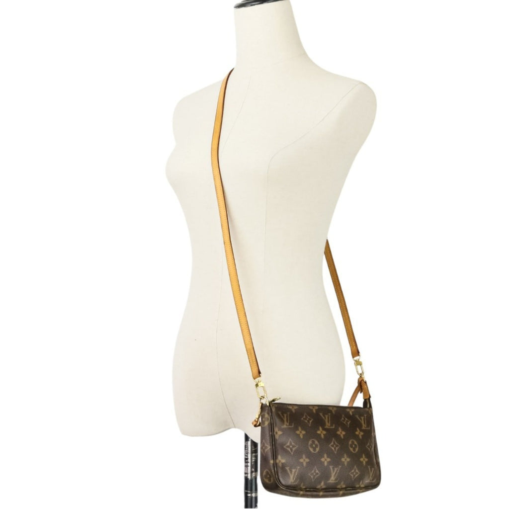 Louis Vuitton Brown Monogram Monogram Pochette Pouch (Pre-Owned)