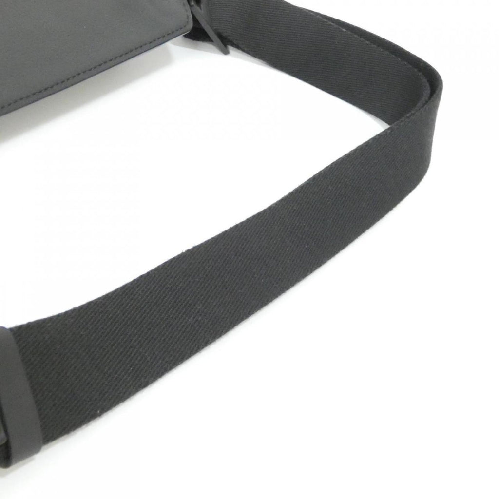 Louis Vuitton Black Leather Shoulder Bag (Pre-Owned)