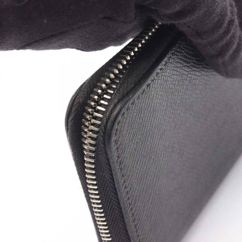 Louis Vuitton Taiga Black Taiga Leather Long Wallet (Bi-Fold) (Pre-Owned)