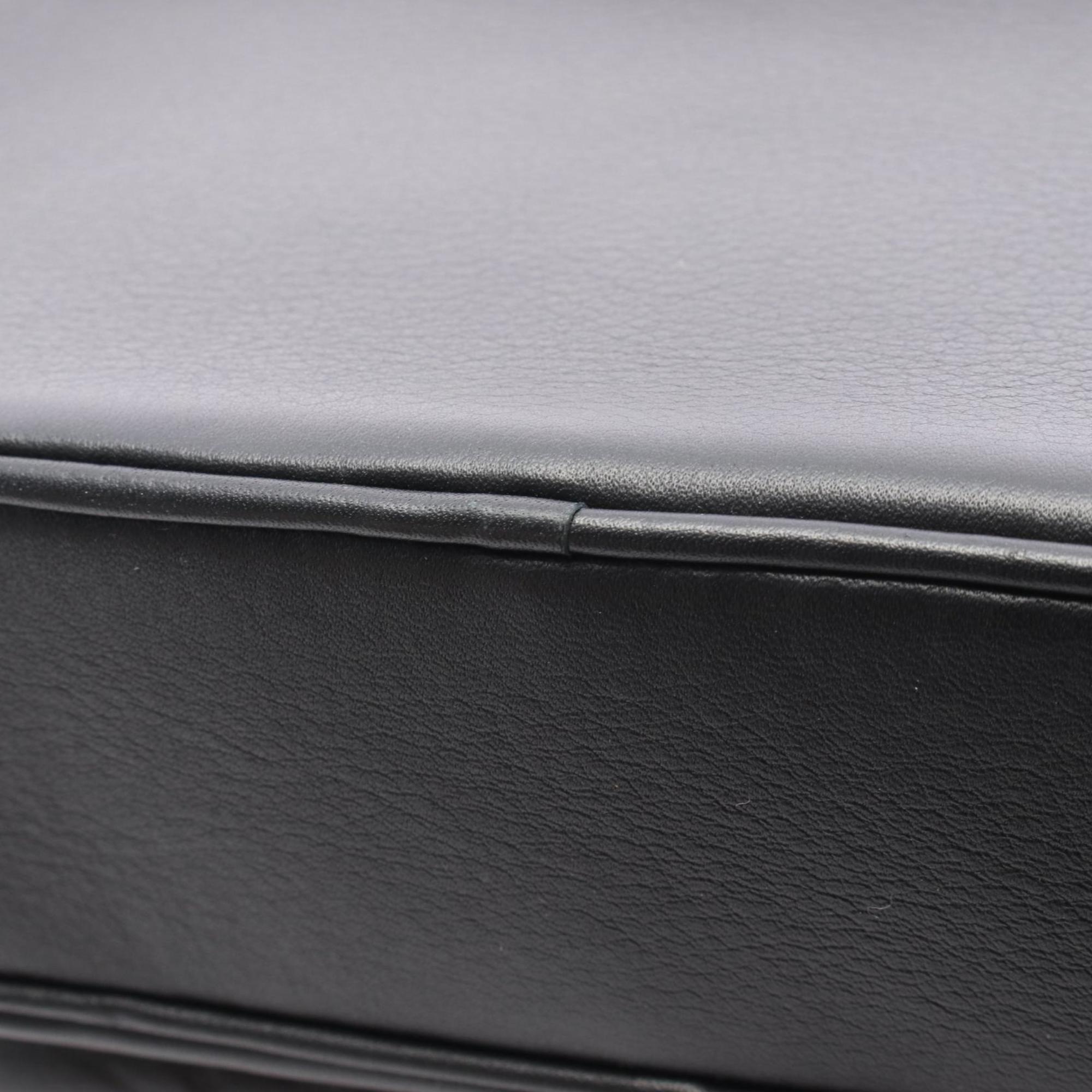 Louis Vuitton Black Leather Shoulder Bag (Pre-Owned)