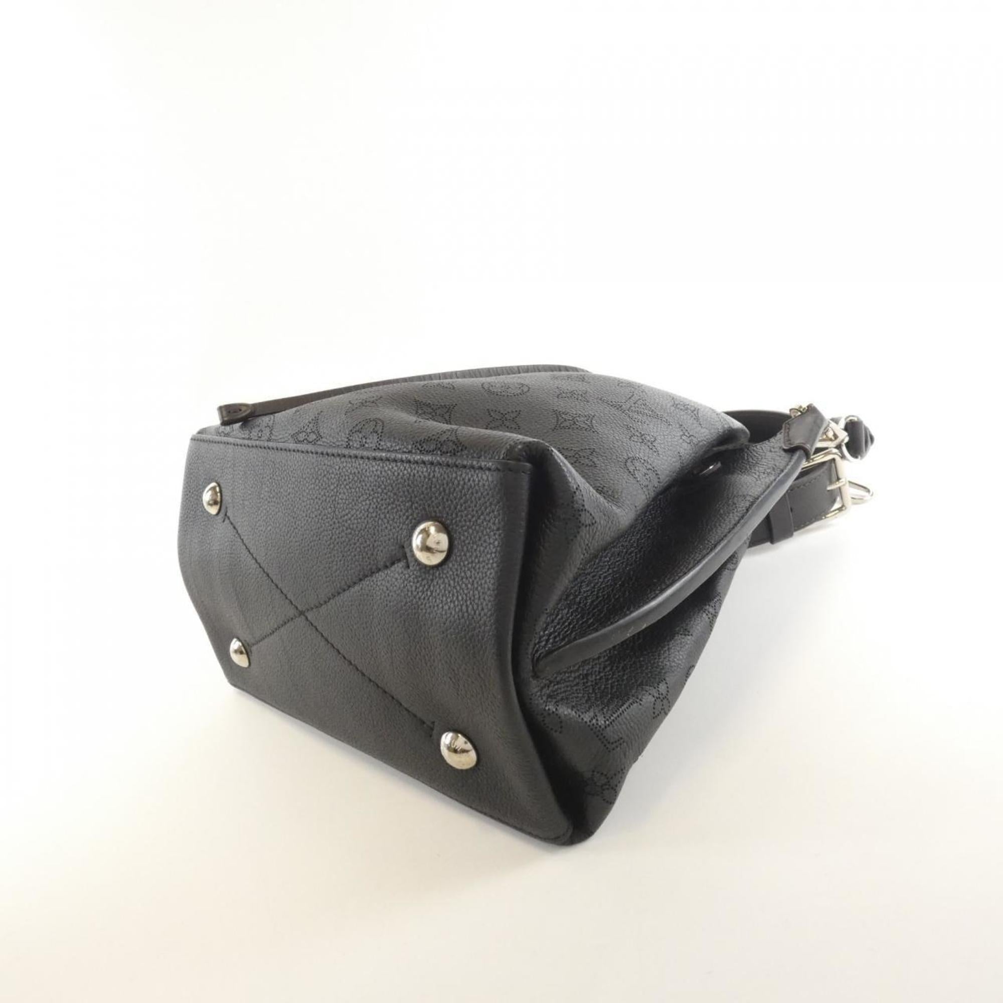 Louis Vuitton Black Leather Shoulder Bag (Pre-Owned)