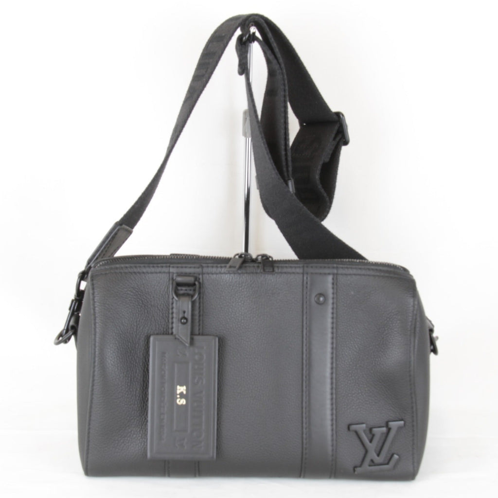 Louis Vuitton Black Leather Shoulder Bag (Pre-Owned)
