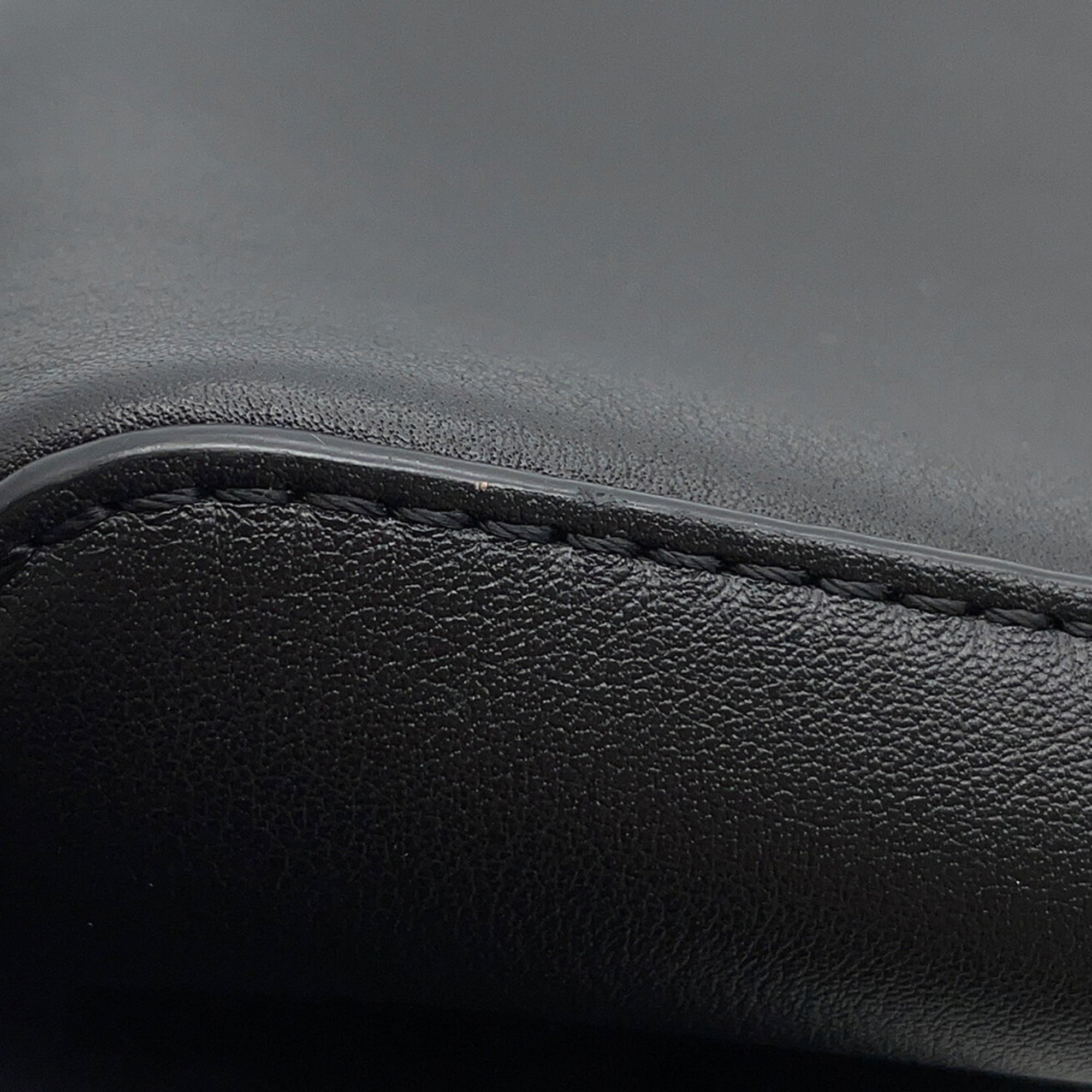 Louis Vuitton Black Noir Leather Messenger Bag Shoulder Bag (Pre-Owned)