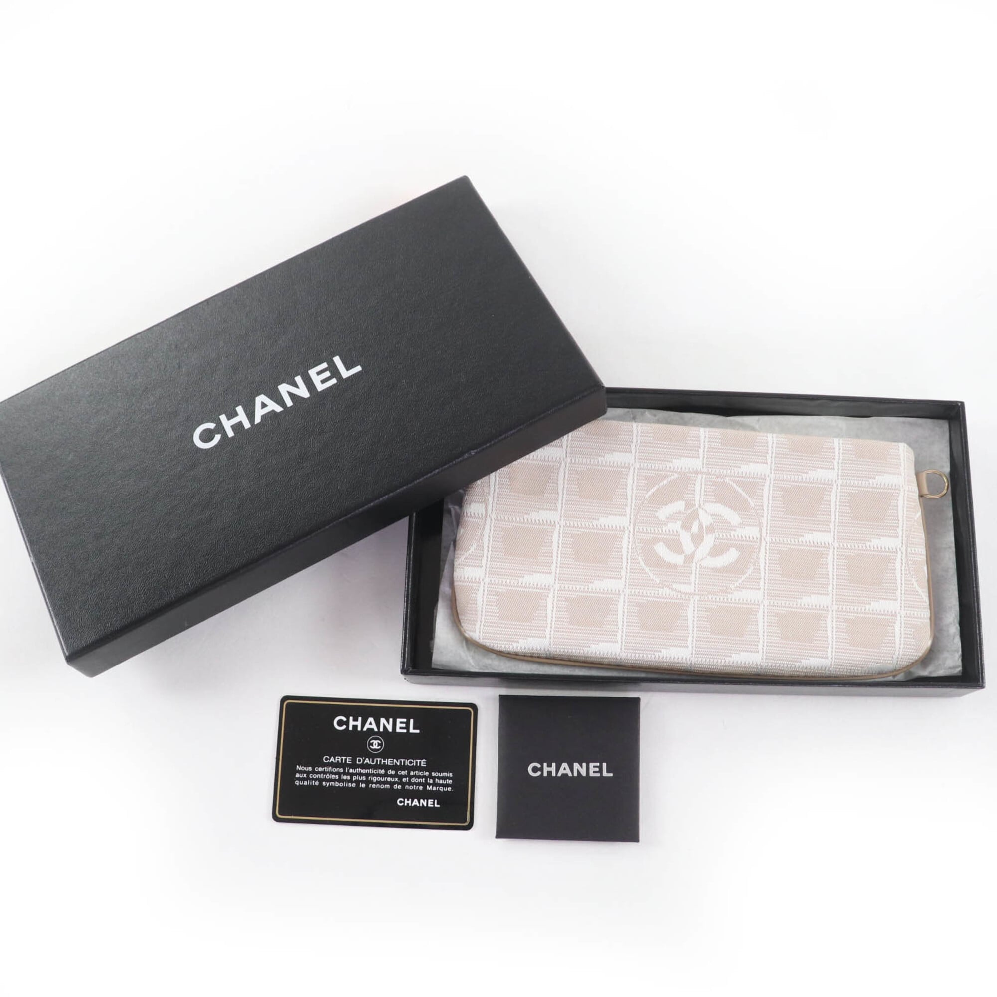 Travel Line Wallet on Chain Quilted Nylon