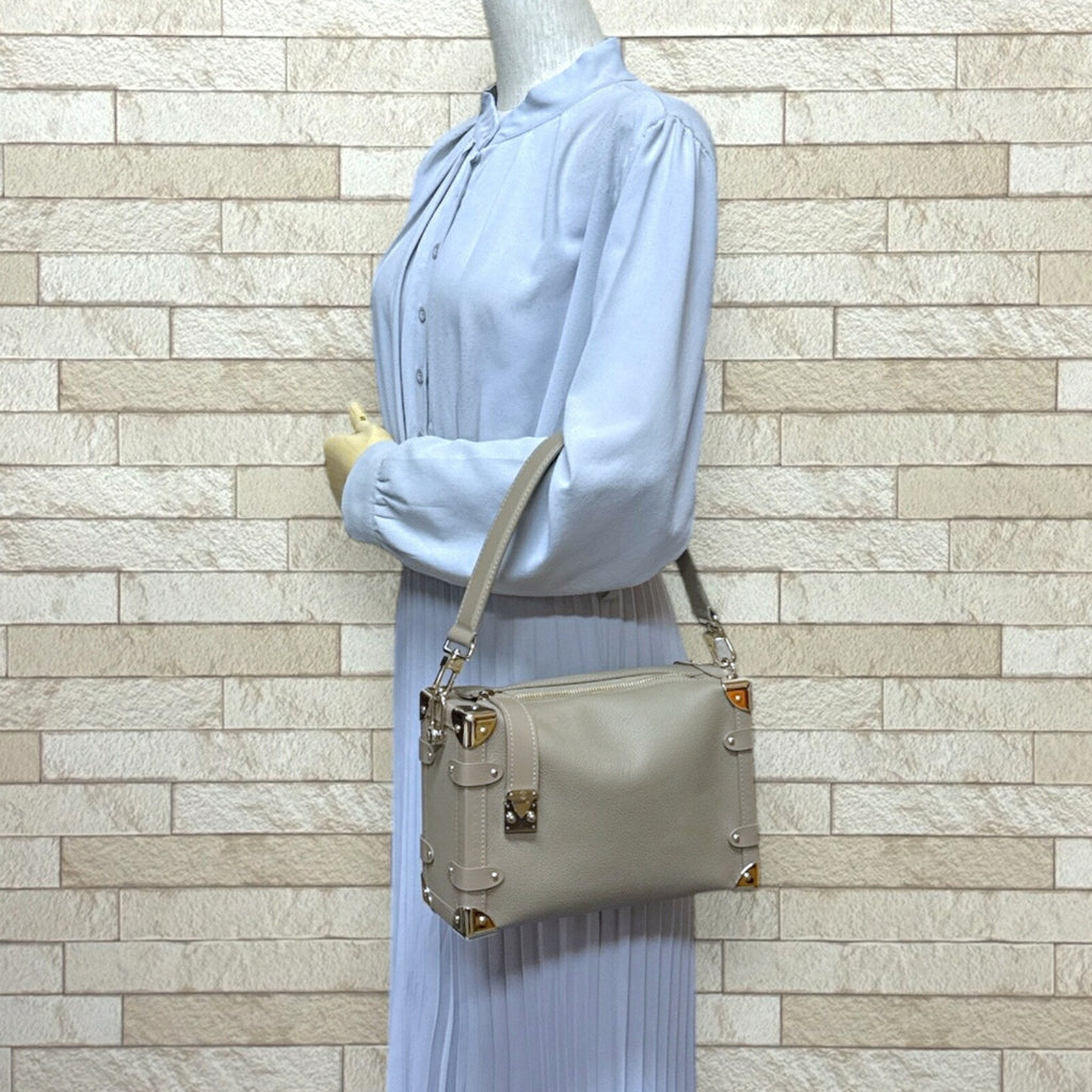 Louis Vuitton Beige Taupe Leather Shoulder Bag (Pre-Owned)