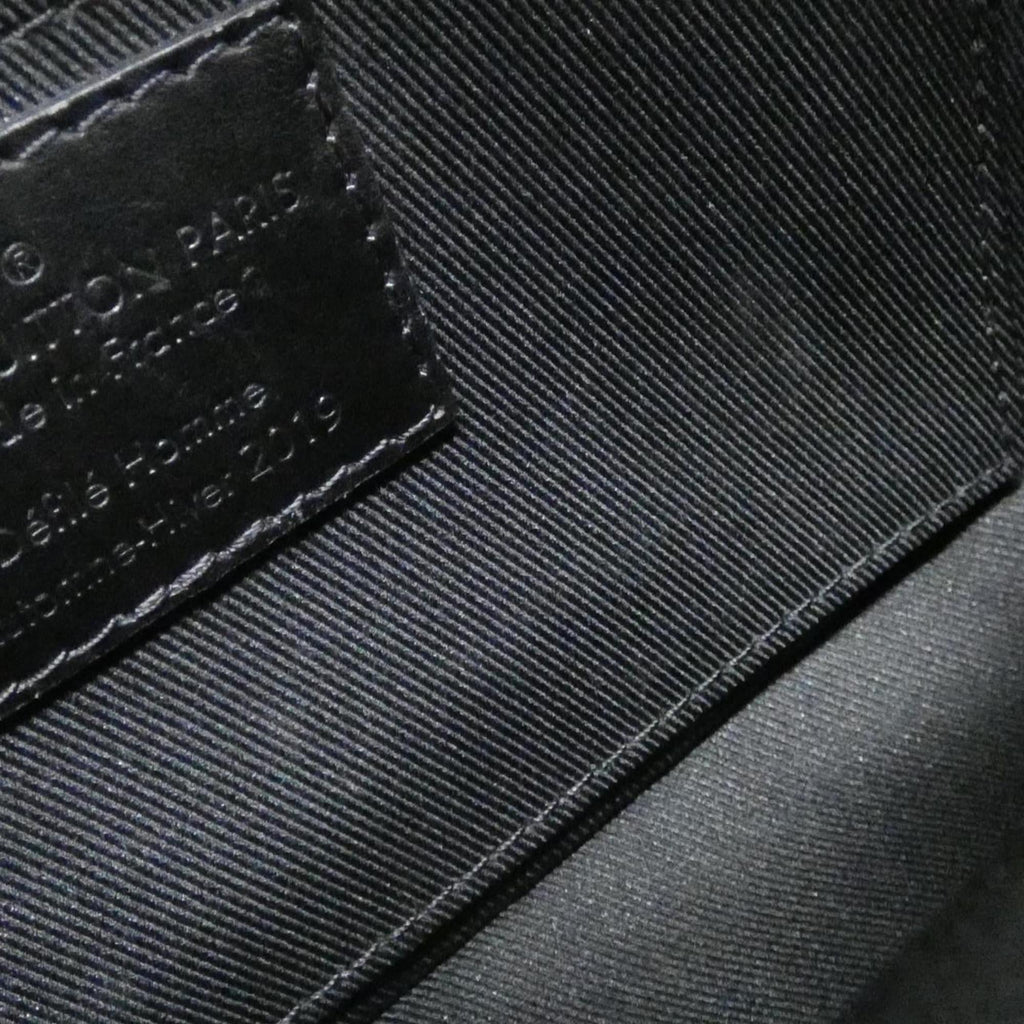 Louis Vuitton Black Leather Shoulder Bag (Pre-Owned)