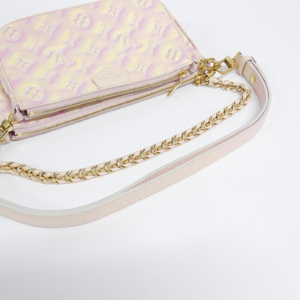 Louis Vuitton Light Pink Leather Pochette Shoulder Bag (Pre-Owned)