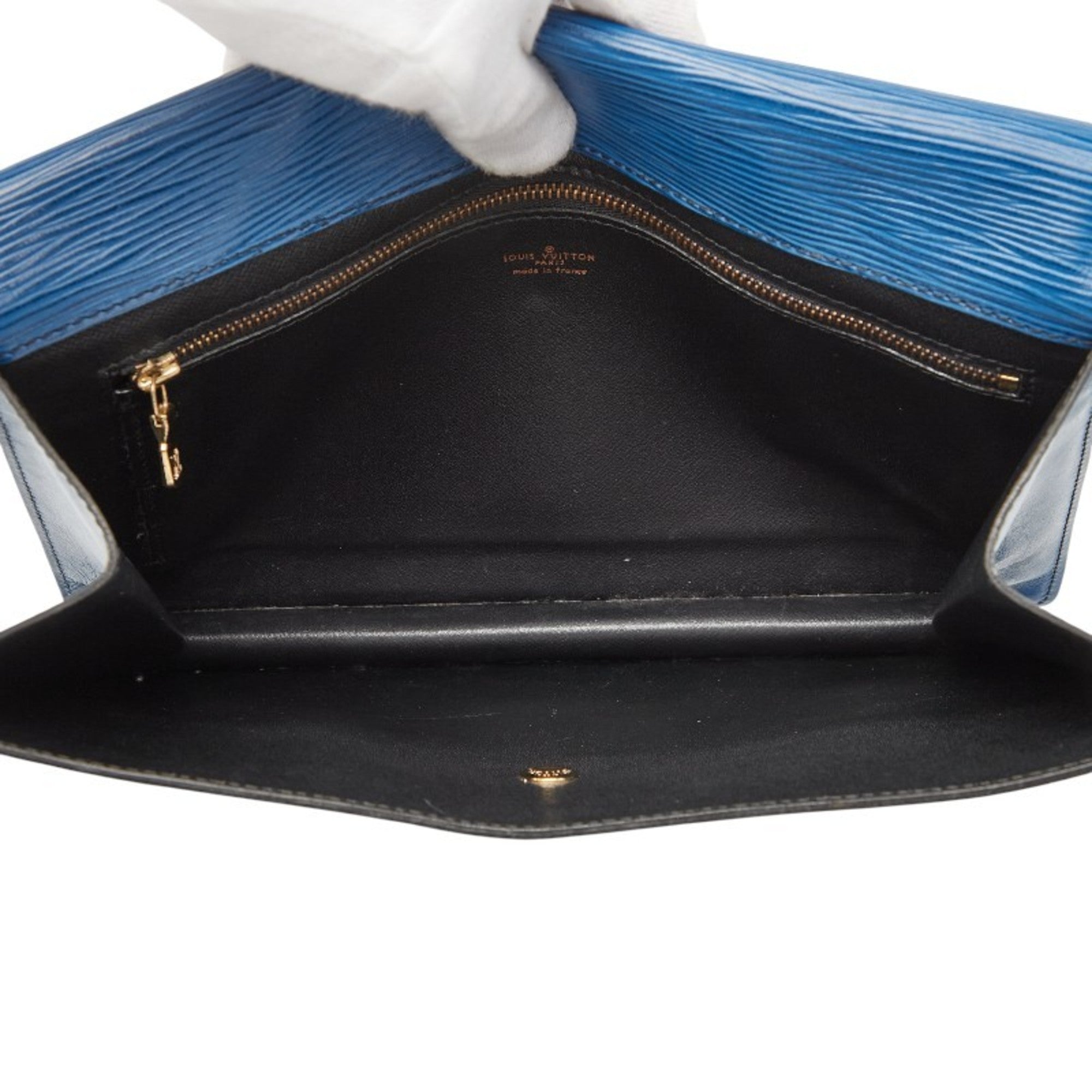 Louis Vuitton Epi Toledo Blue Leather Clutch Bag (Pre-Owned)