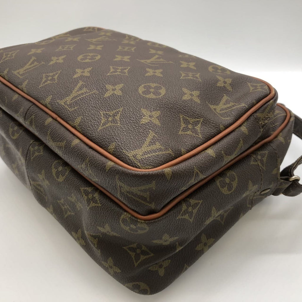 Louis Vuitton Brown Monogram Canvas Shoulder Bag (Pre-Owned)