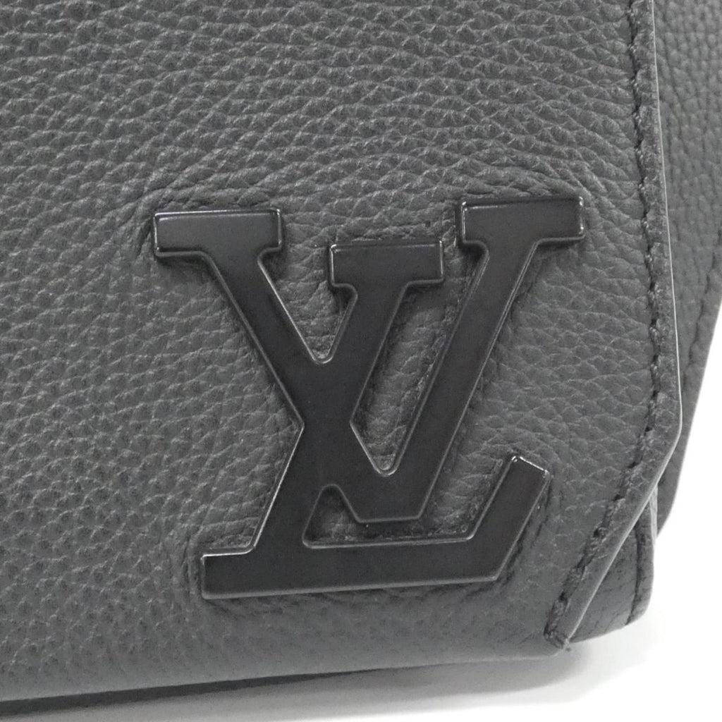 Louis Vuitton Black Leather Shoulder Bag (Pre-Owned)