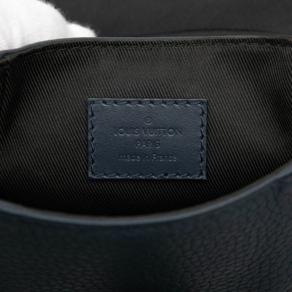 Louis Vuitton Navy Leather Shoulder Bag Sling Bag (Pre-Owned)