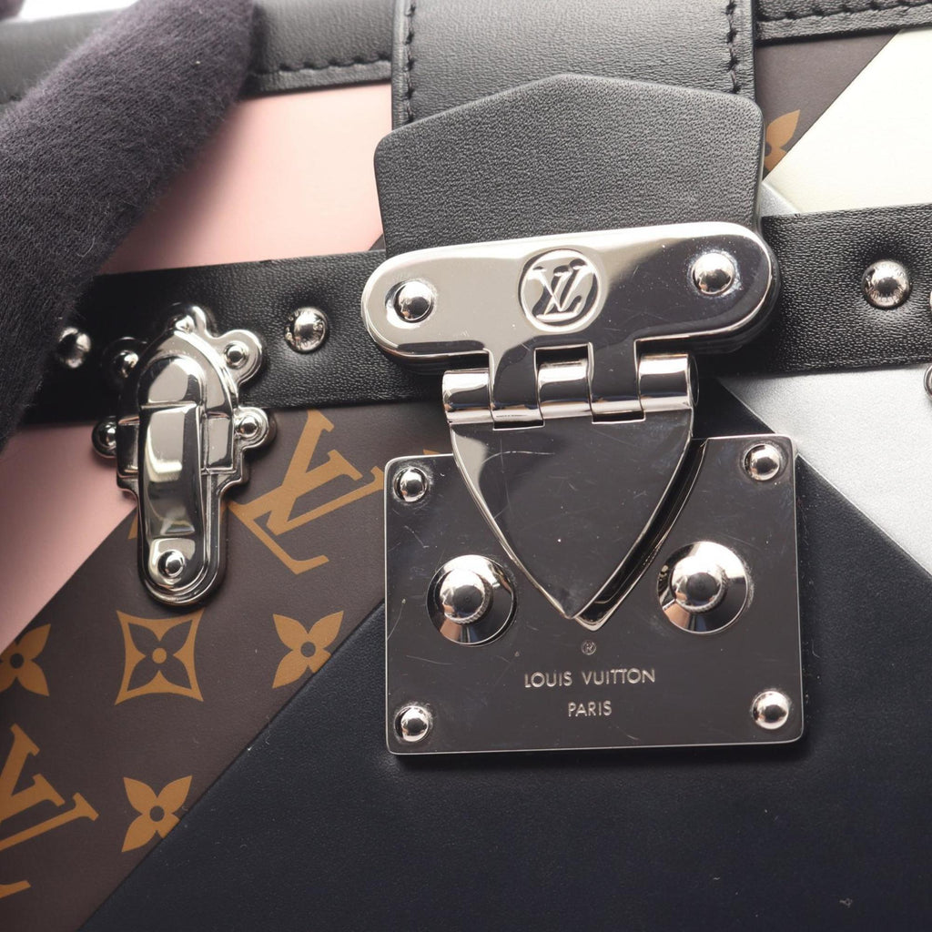 Louis Vuitton Multi-Color Pink Leather Shoulder Bag (Pre-Owned)