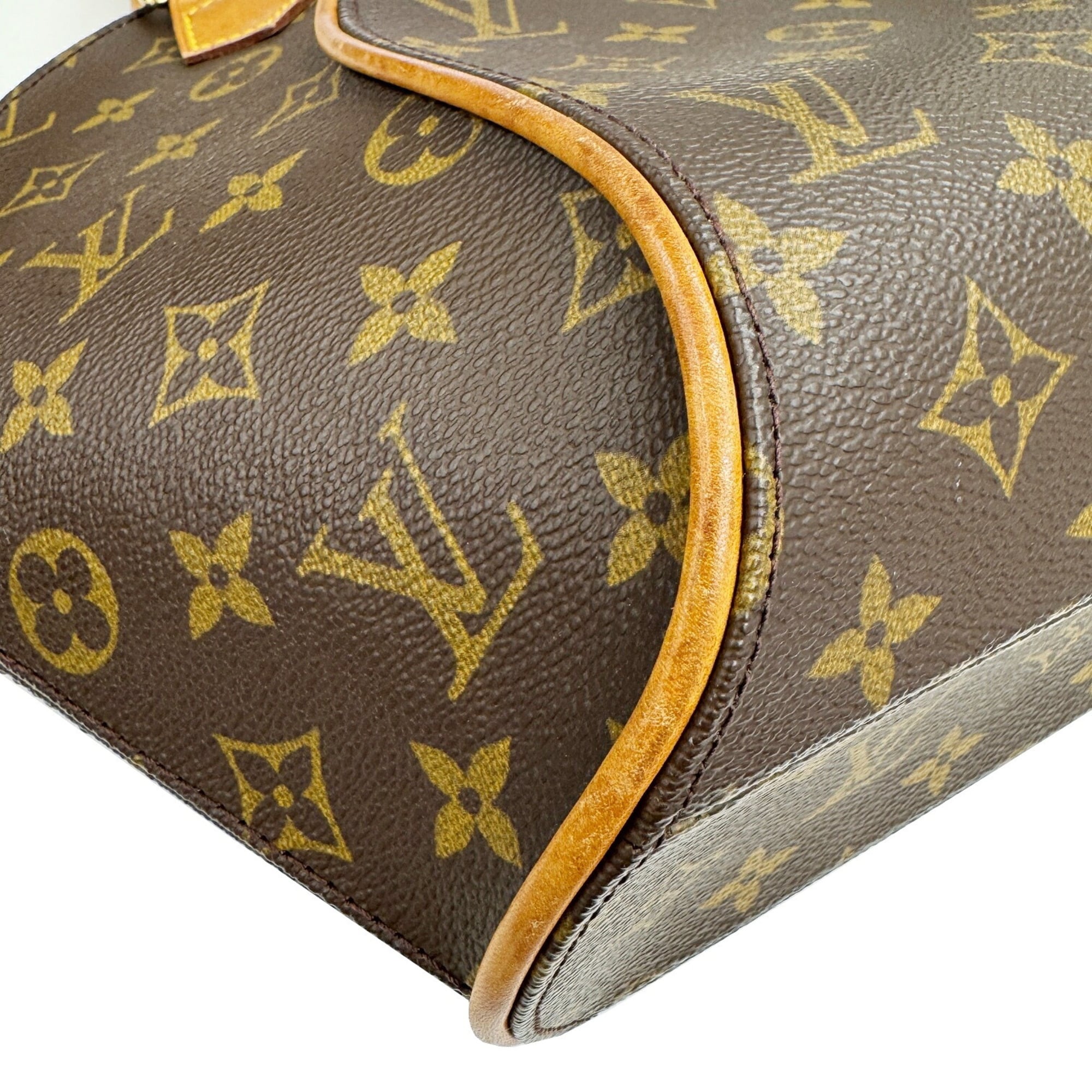 Louis Vuitton Brown Monogram Canvas Handbag (Pre-Owned)