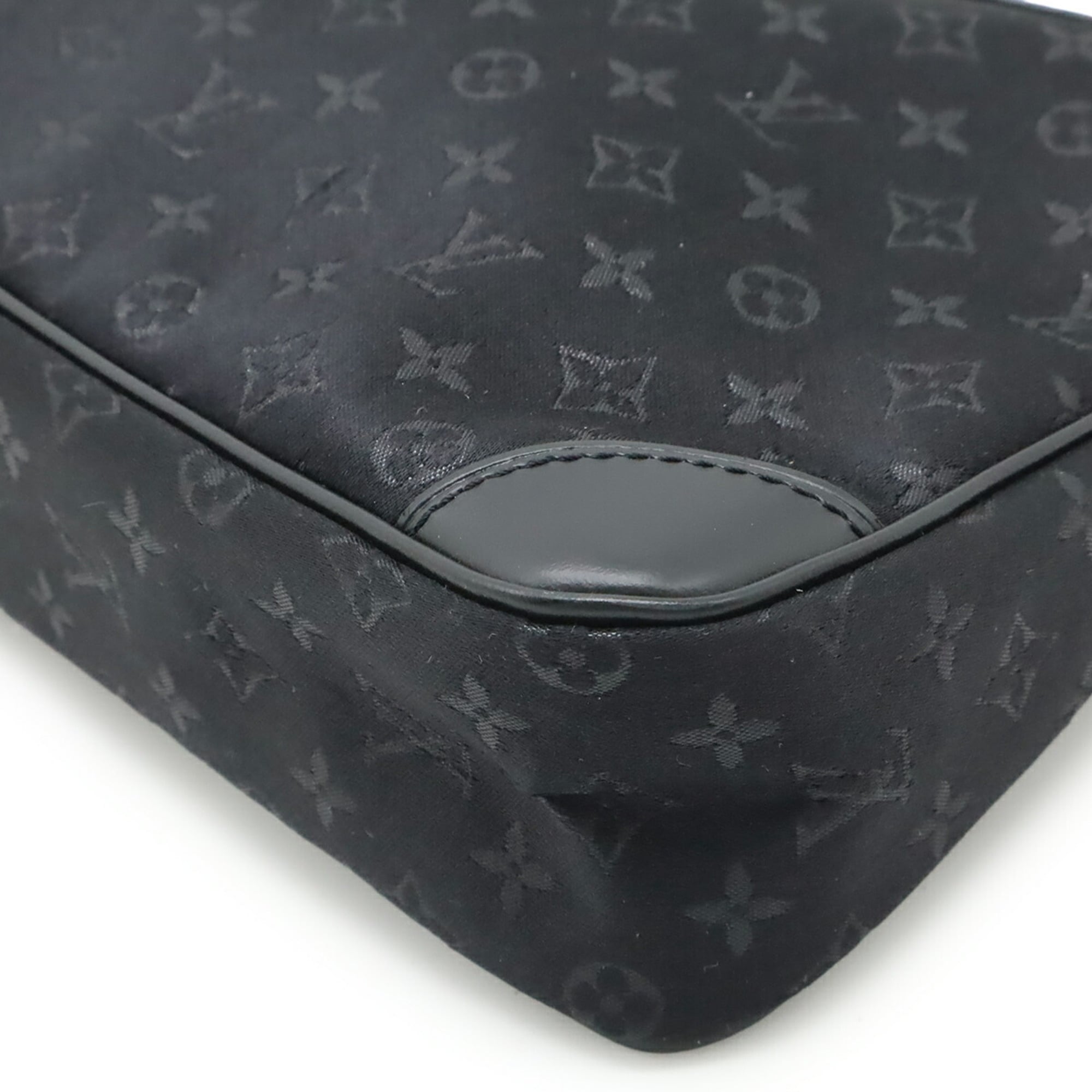 Louis Vuitton Noir Monogram Satin Leather Pouch (Pre-Owned)