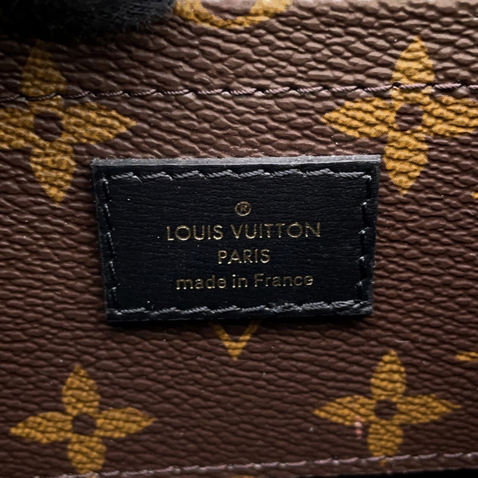 Louis Vuitton Noir Leather Shoulder Bag (Pre-Owned)