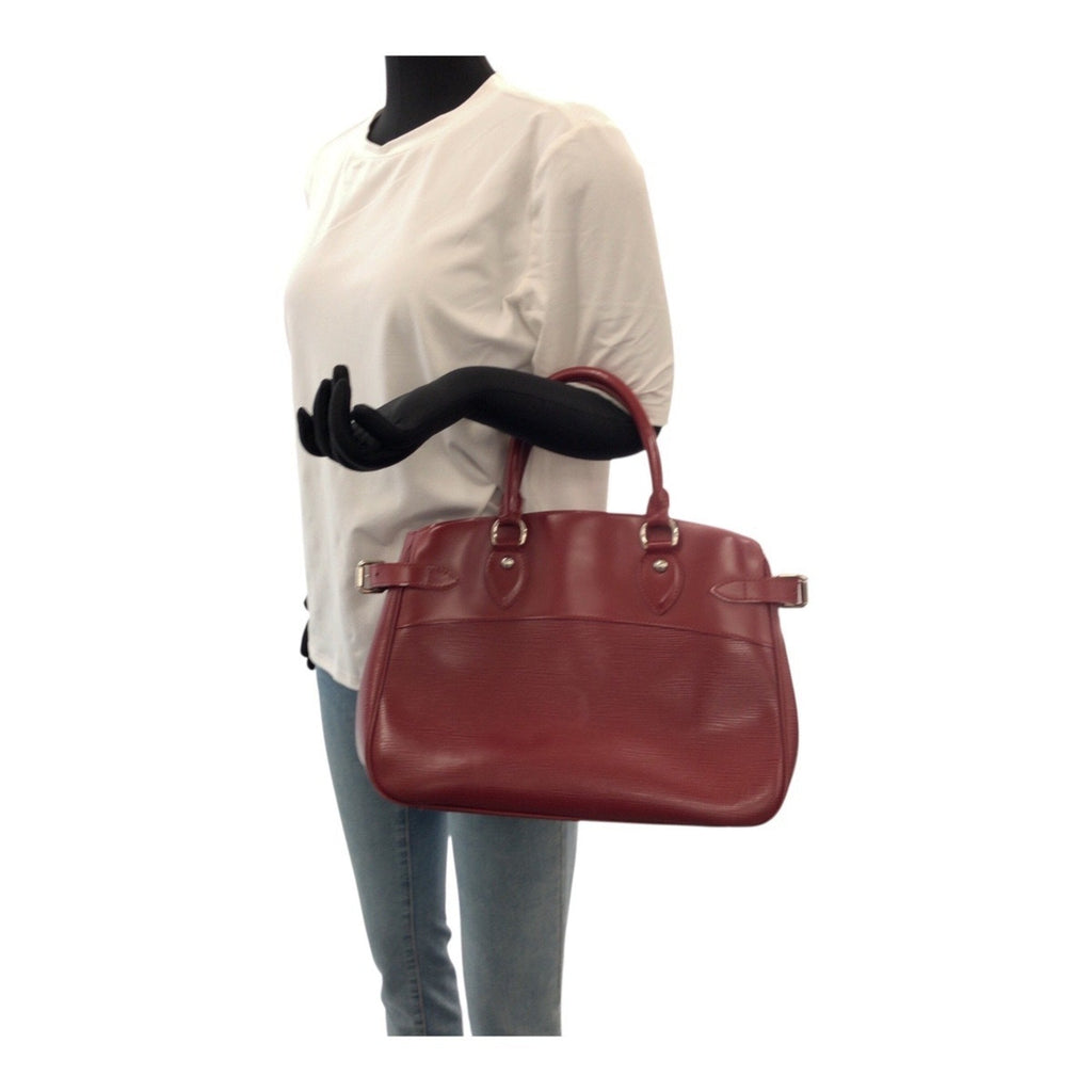 Louis Vuitton Red Color Leather Handbag Tote Bag (Pre-Owned)
